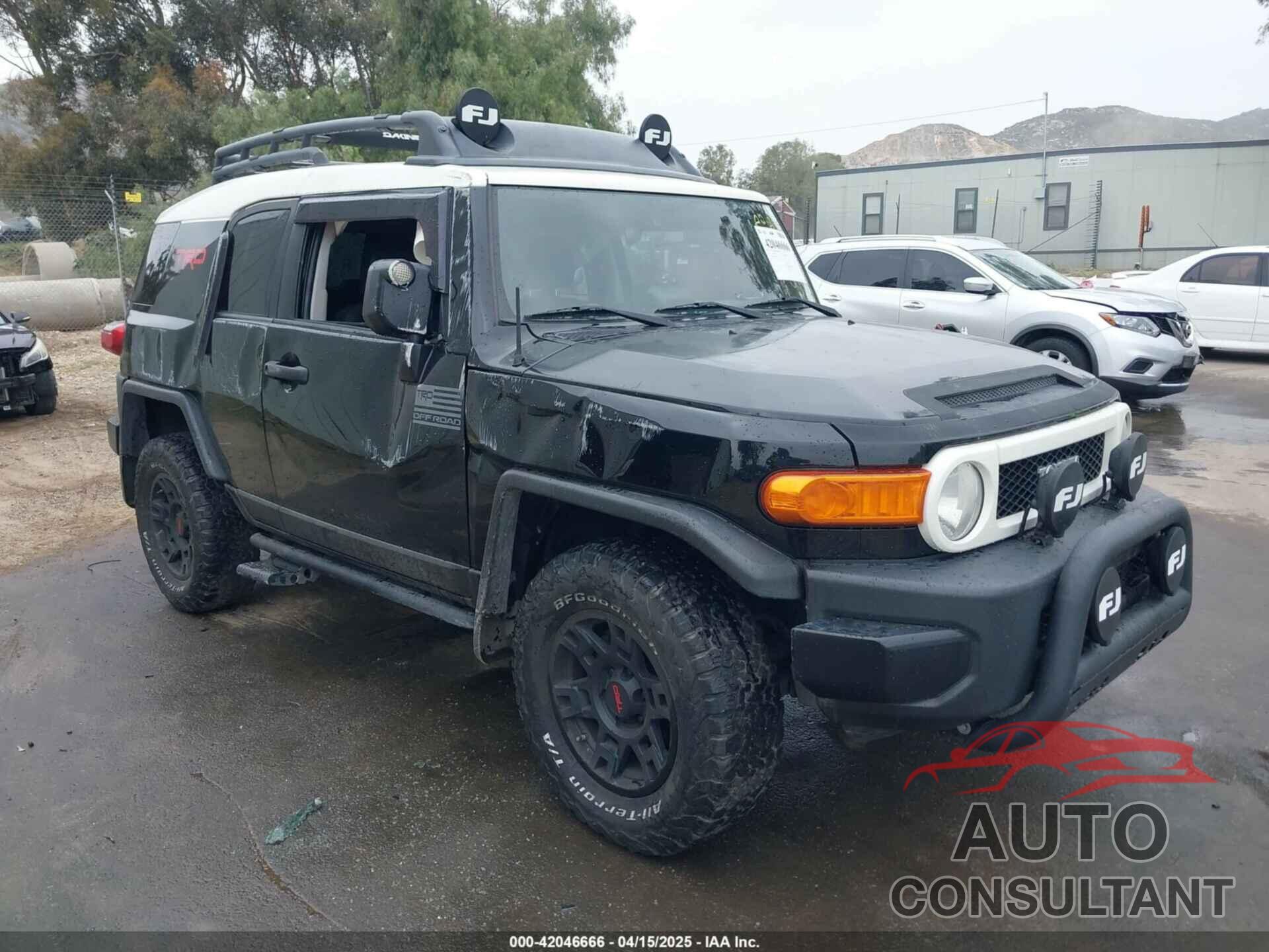 TOYOTA FJ CRUISER 2013 - JTEBU4BF4DK171765