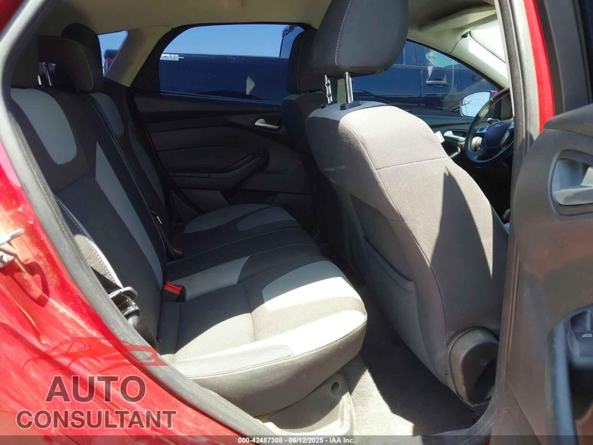 FORD FOCUS 2012 - 1FAHP3K27CL477600