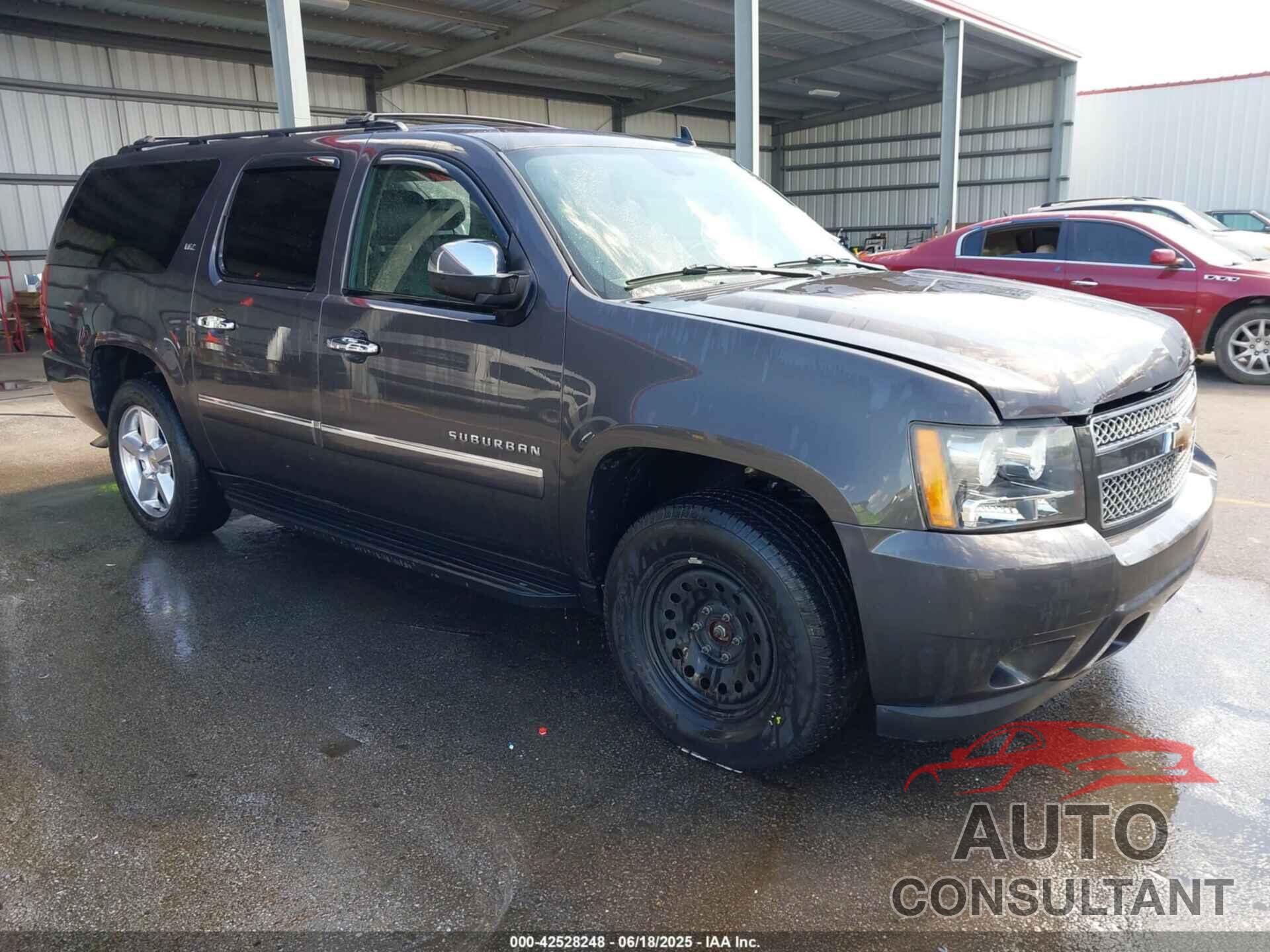 CHEVROLET SUBURBAN 1500 2010 - 1GNUKKE37AR211159