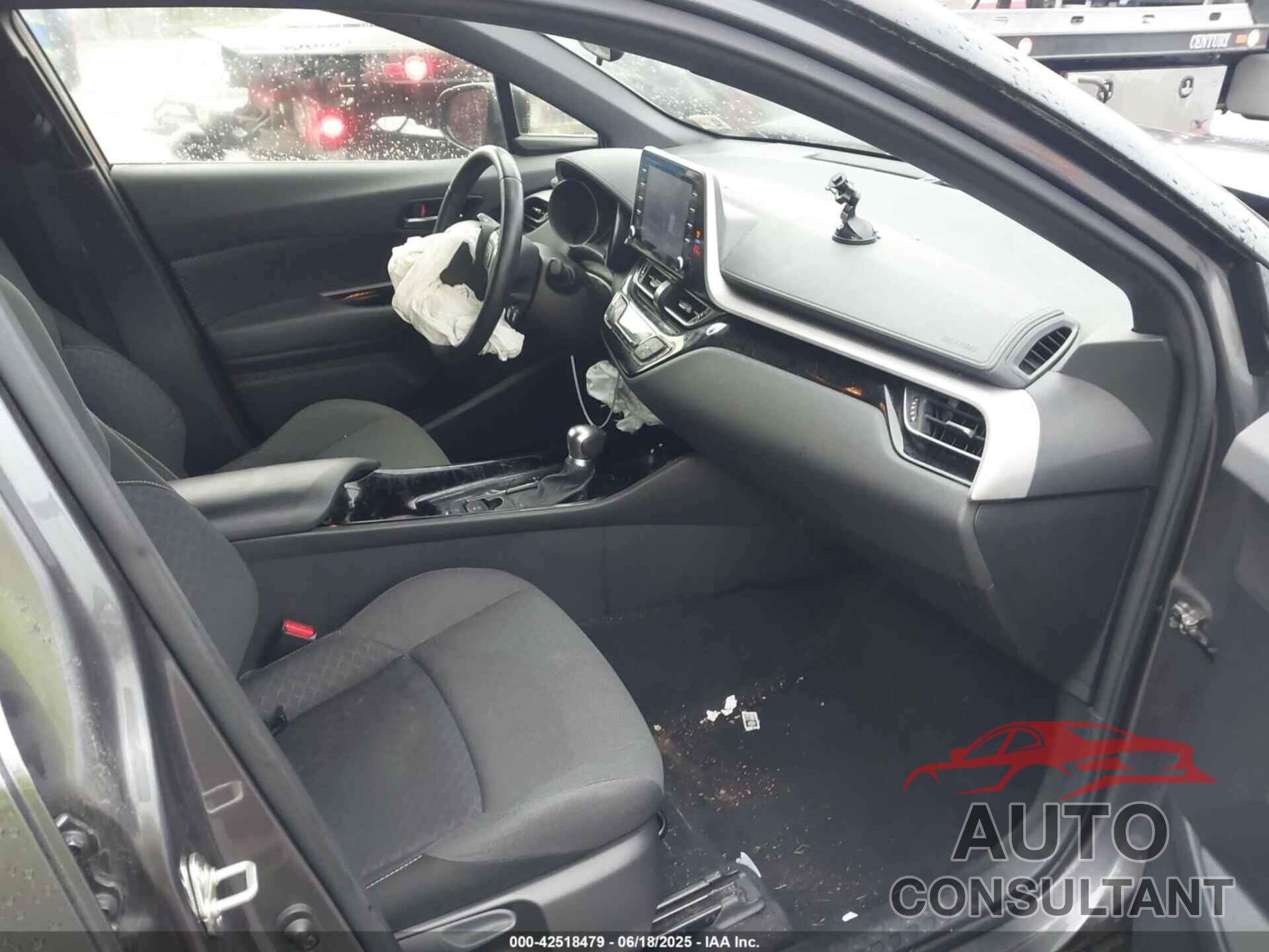 TOYOTA C-HR 2021 - JTNKHMBXXM1111296
