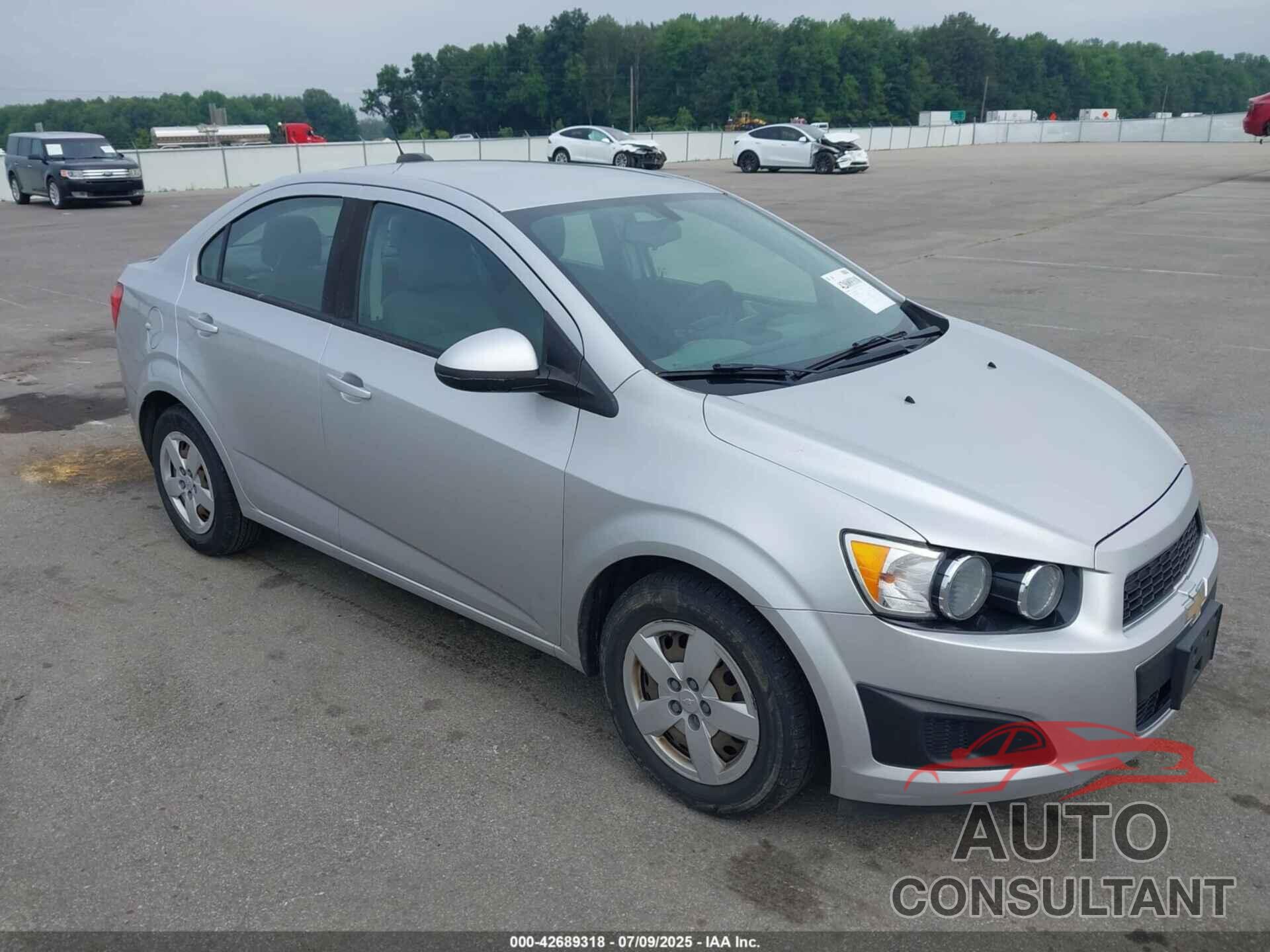CHEVROLET SONIC 2016 - 1G1JB5SH9G4110944