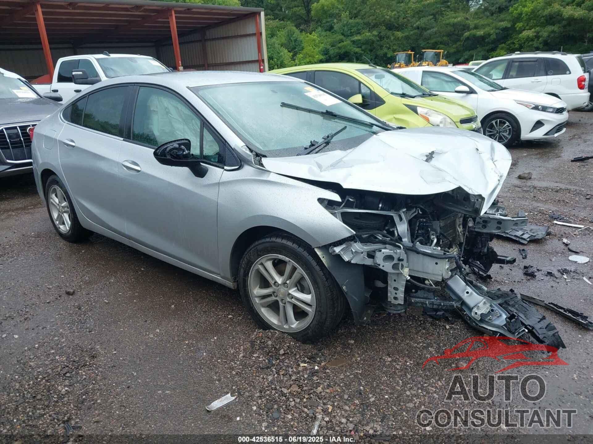 CHEVROLET CRUZE 2018 - 1G1BE5SMXJ7237541