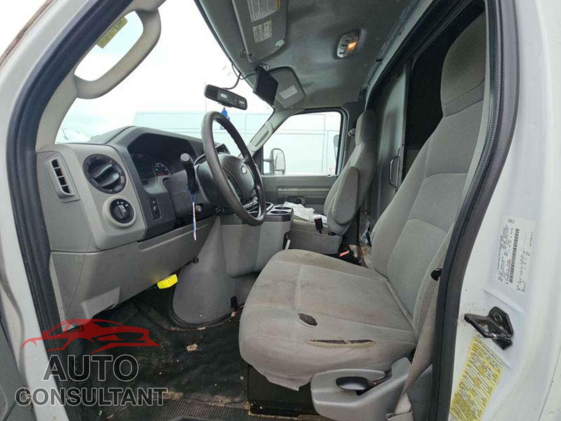 FORD ECONOLINE 2019 - 1FDWE3F66KDC38581