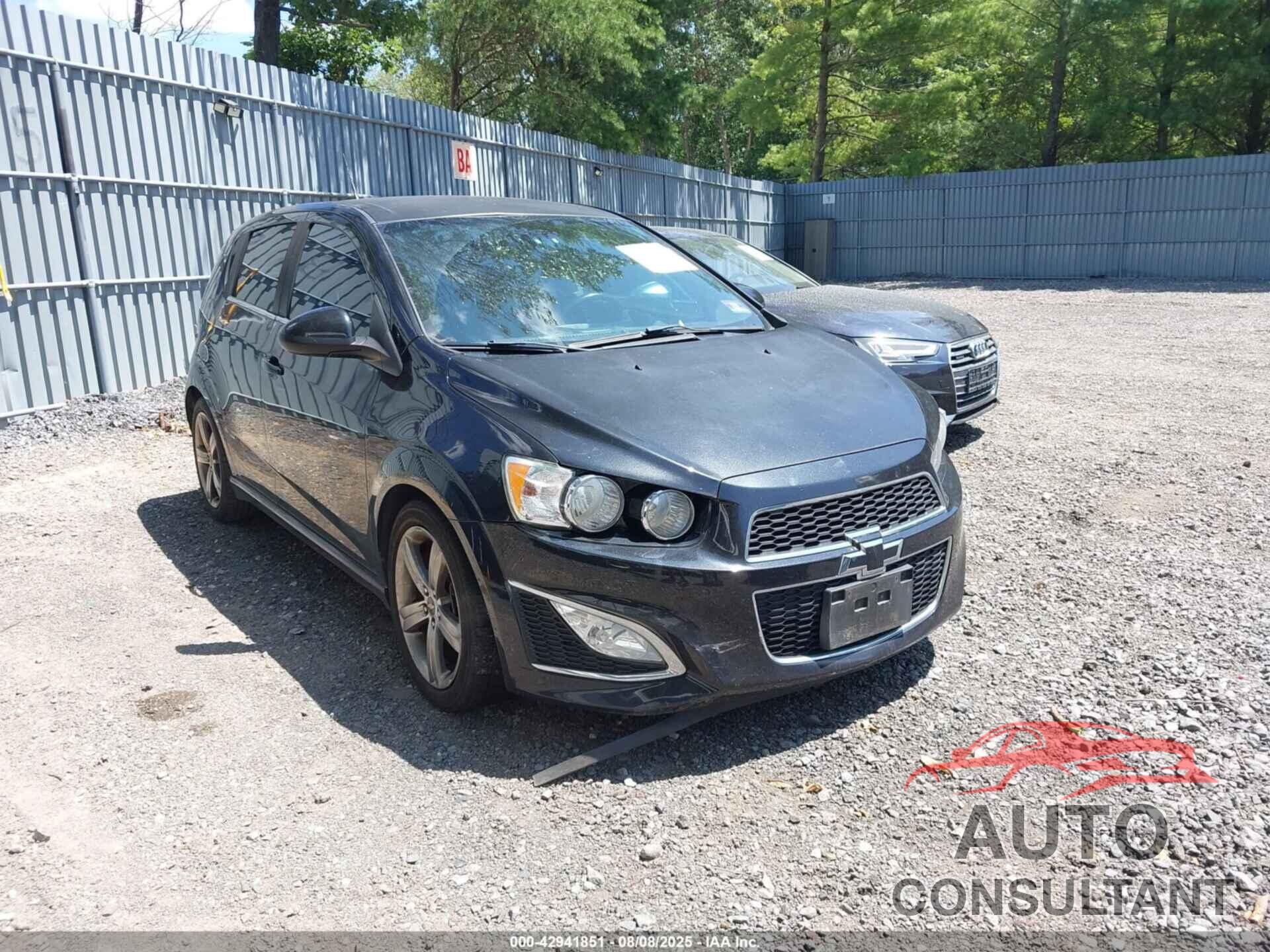 CHEVROLET SONIC 2013 - 1G1JG6SB2D4223228