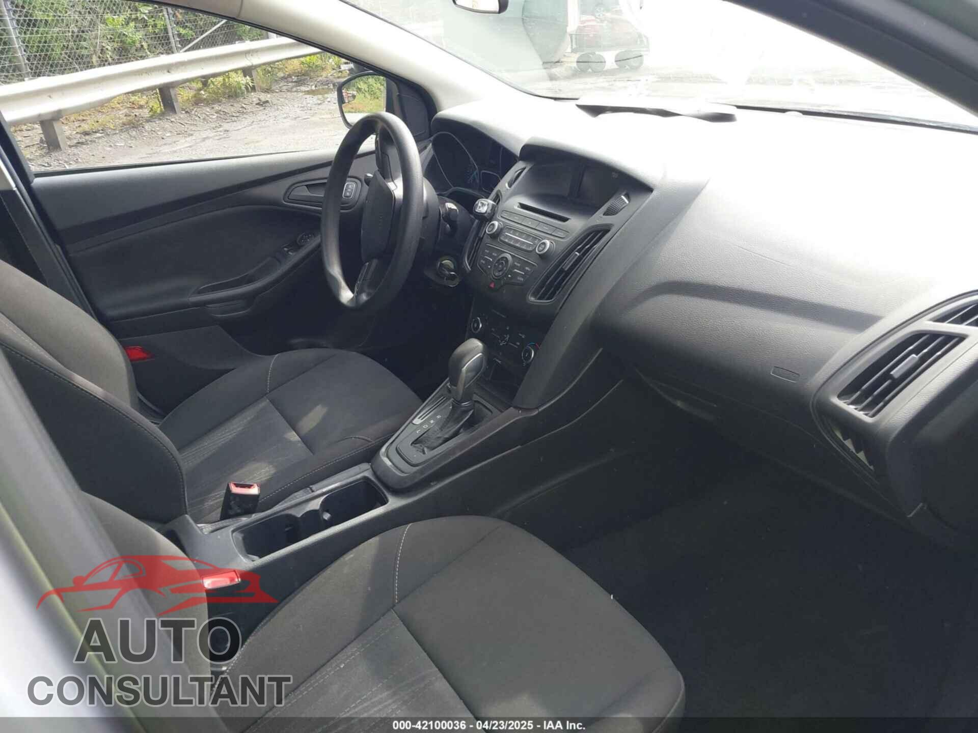 FORD FOCUS 2017 - 1FADP3E21HL241557