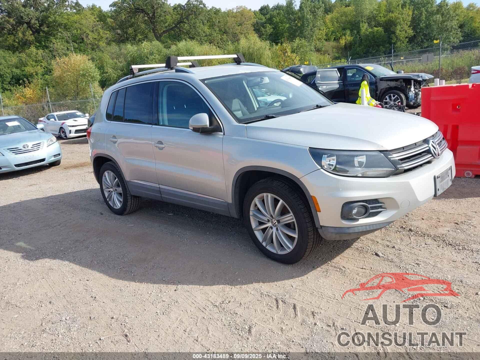VOLKSWAGEN TIGUAN 2012 - WVGAV7AX8CW519403