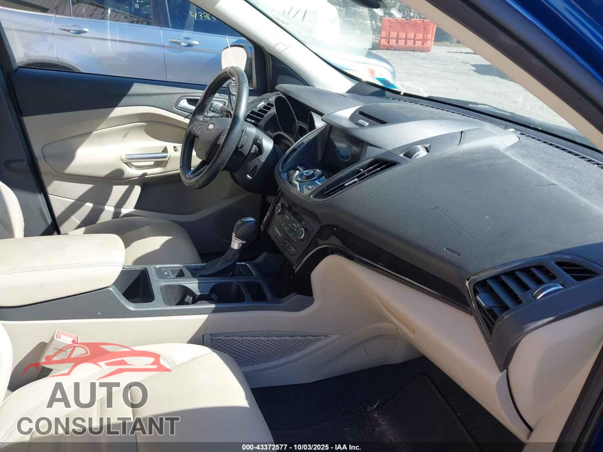 FORD ESCAPE 2017 - 1FMCU9JD5HUB55814