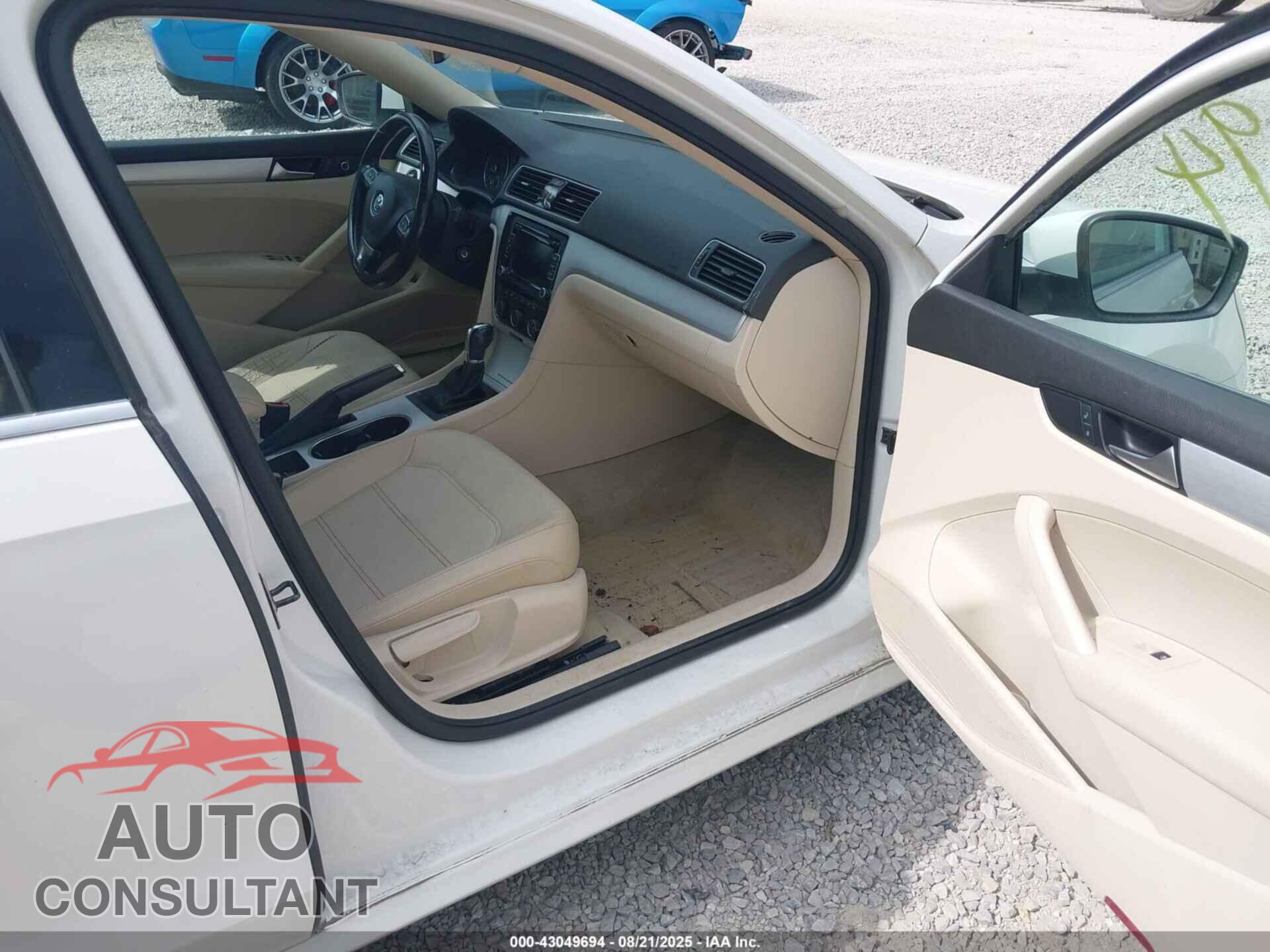 VOLKSWAGEN PASSAT 2013 - 1VWBP7A37DC021564