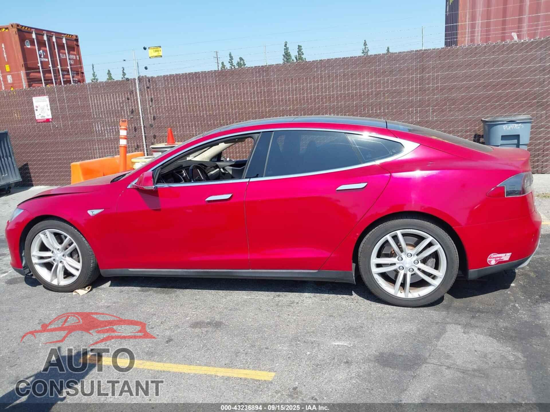 TESLA MODEL S 2013 - 5YJSA1CG1DFP21908