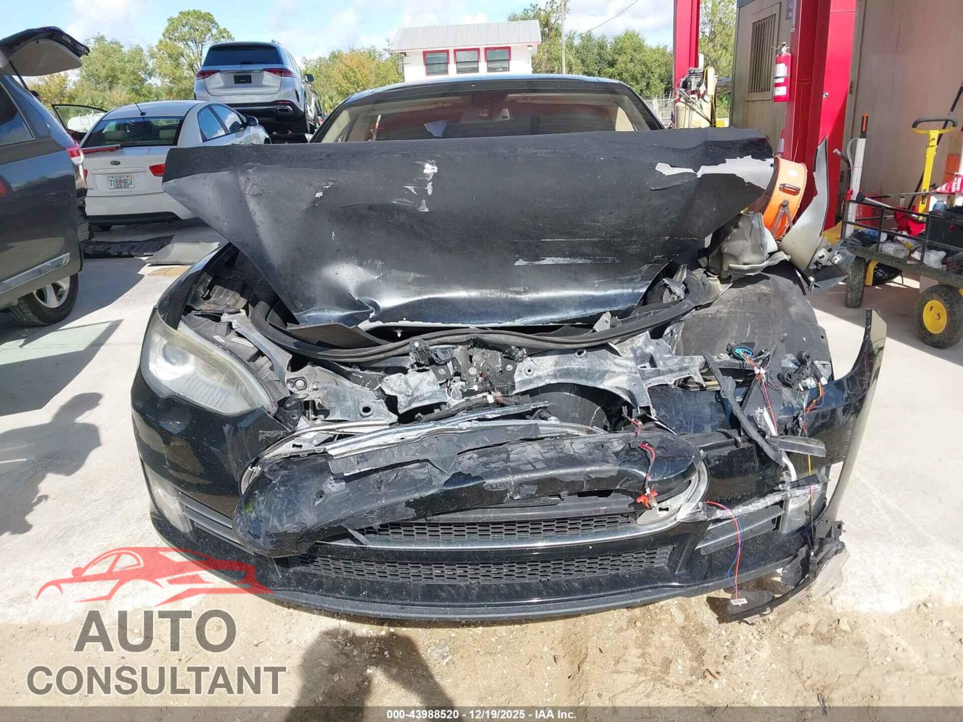 TESLA MODEL S 2013 - 5YJSA1DPXDFP04586