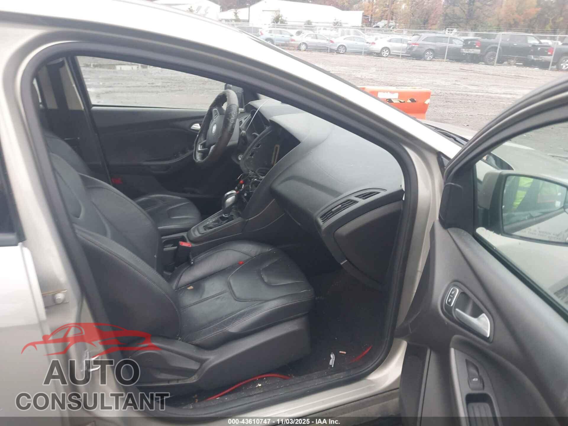FORD FOCUS 2015 - 1FADP3K22FL336131
