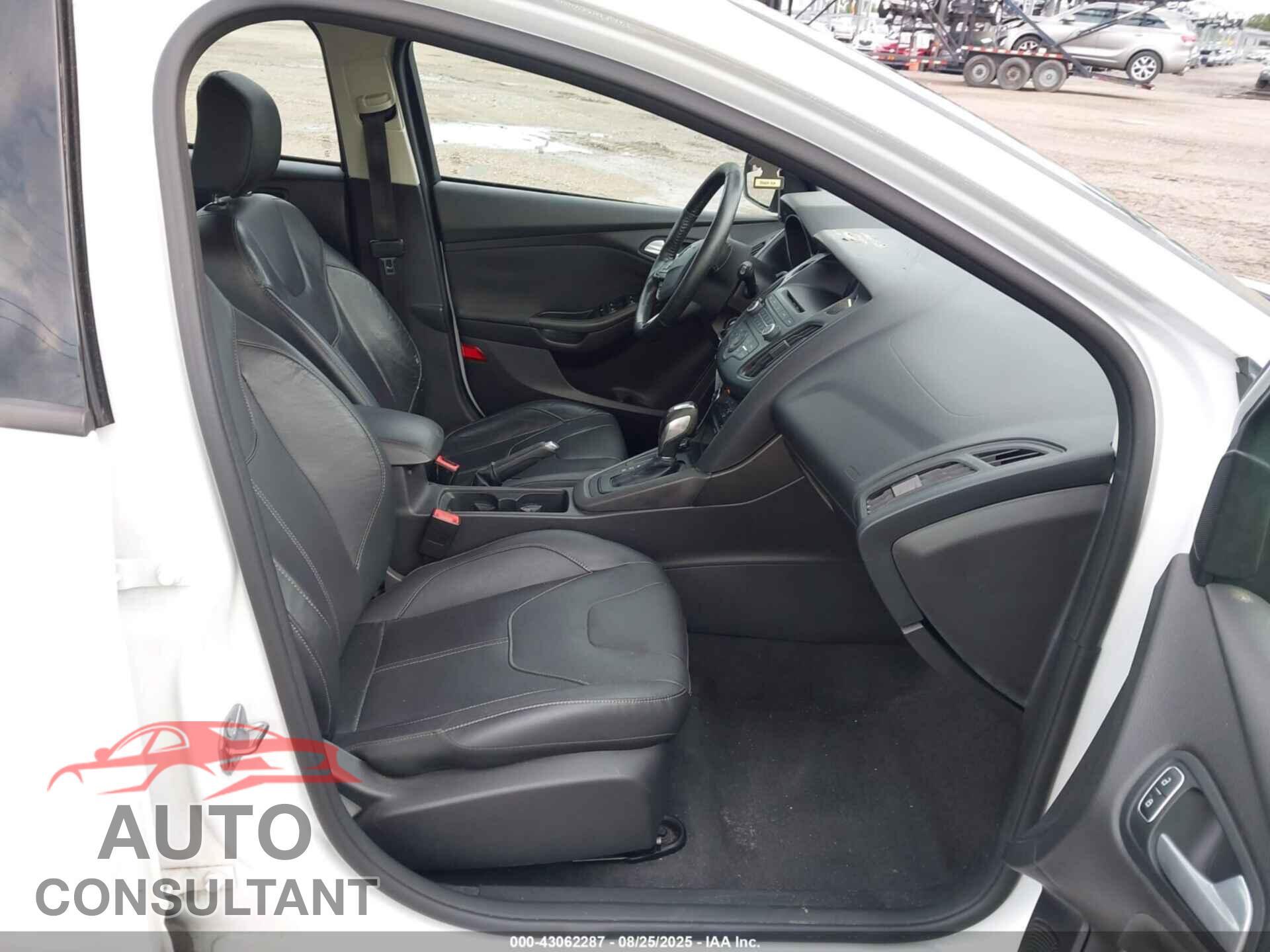 FORD FOCUS 2015 - 1FADP3K21FL235145