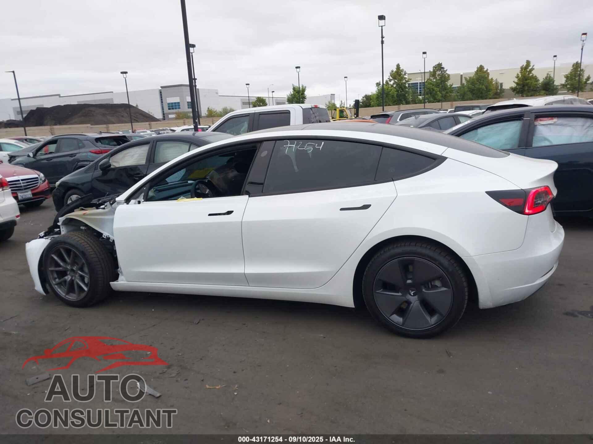 TESLA MODEL 3 2023 - 5YJ3E1EA5PF638567