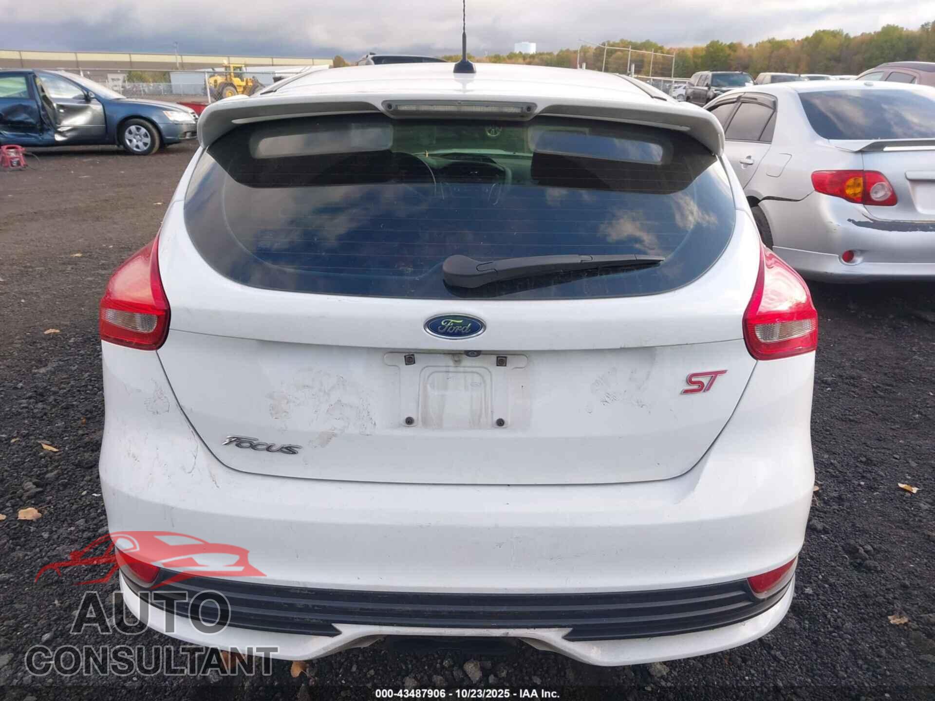 FORD FOCUS 2017 - 1FADP3L96HL289779