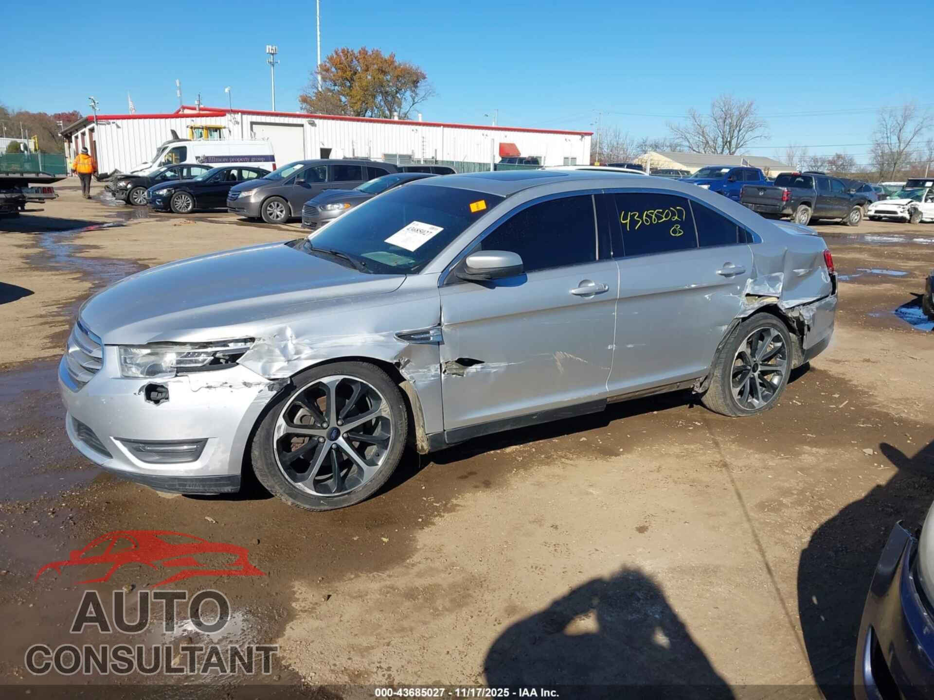 FORD TAURUS 2015 - 1FAHP2E89FG100385