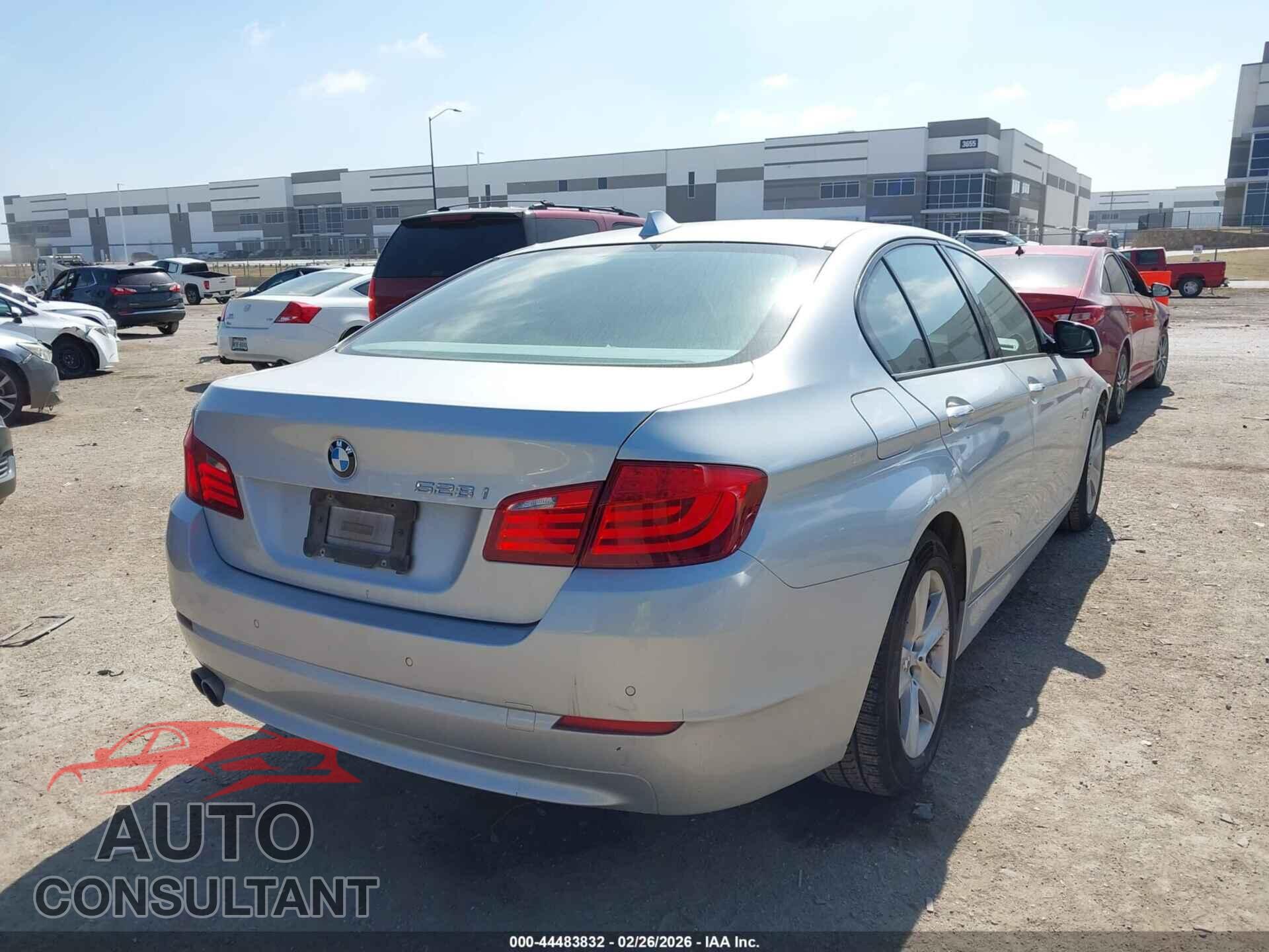 BMW 528I 2011 - WBAFR1C58BC738446