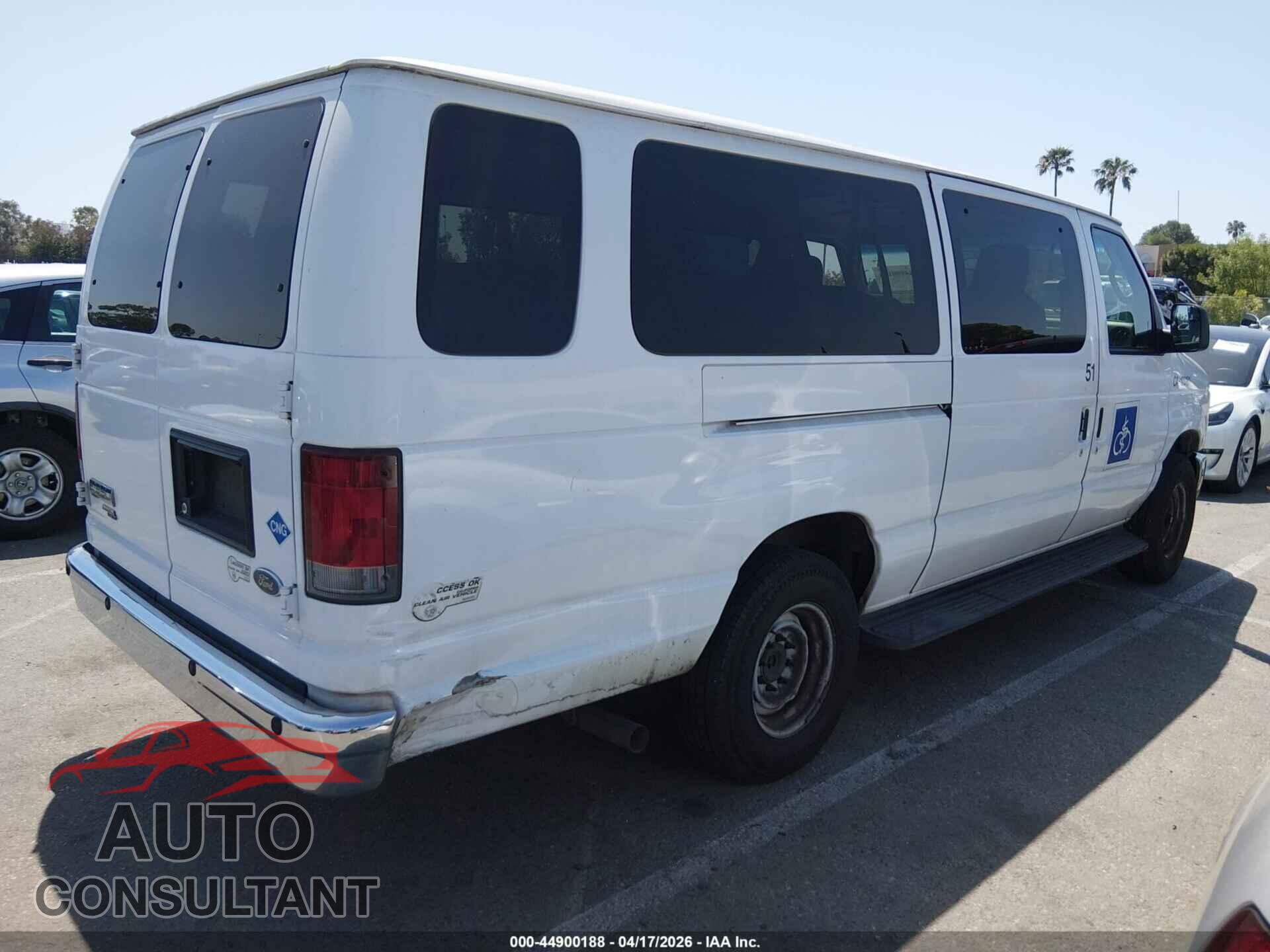 FORD E-350 SUPER DUTY 2013 - 1FBSS3BL2DDA71831