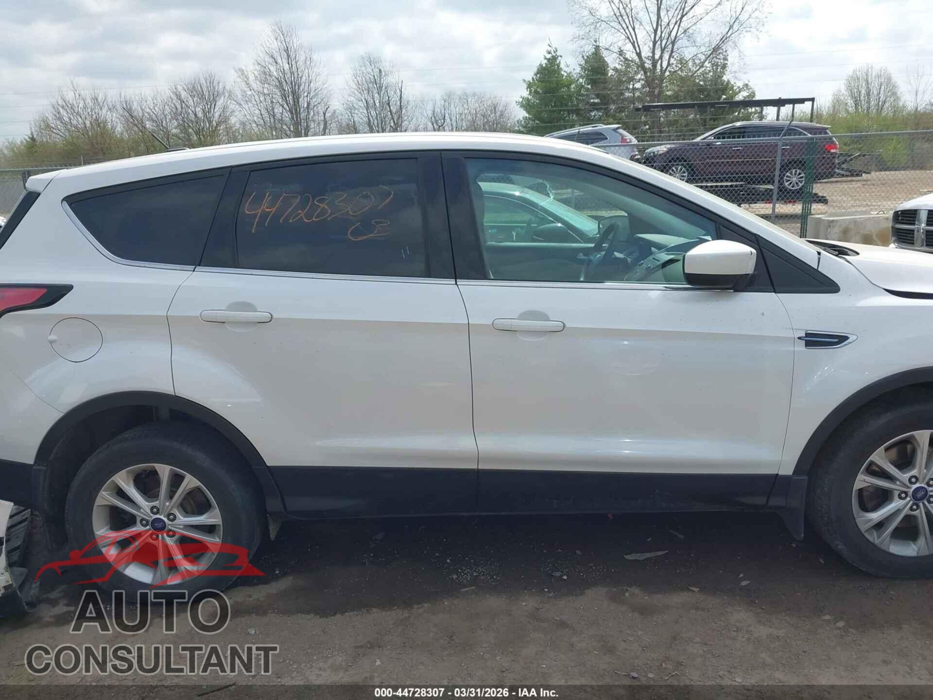 FORD ESCAPE 2017 - 1FMCU9GD8HUE45472