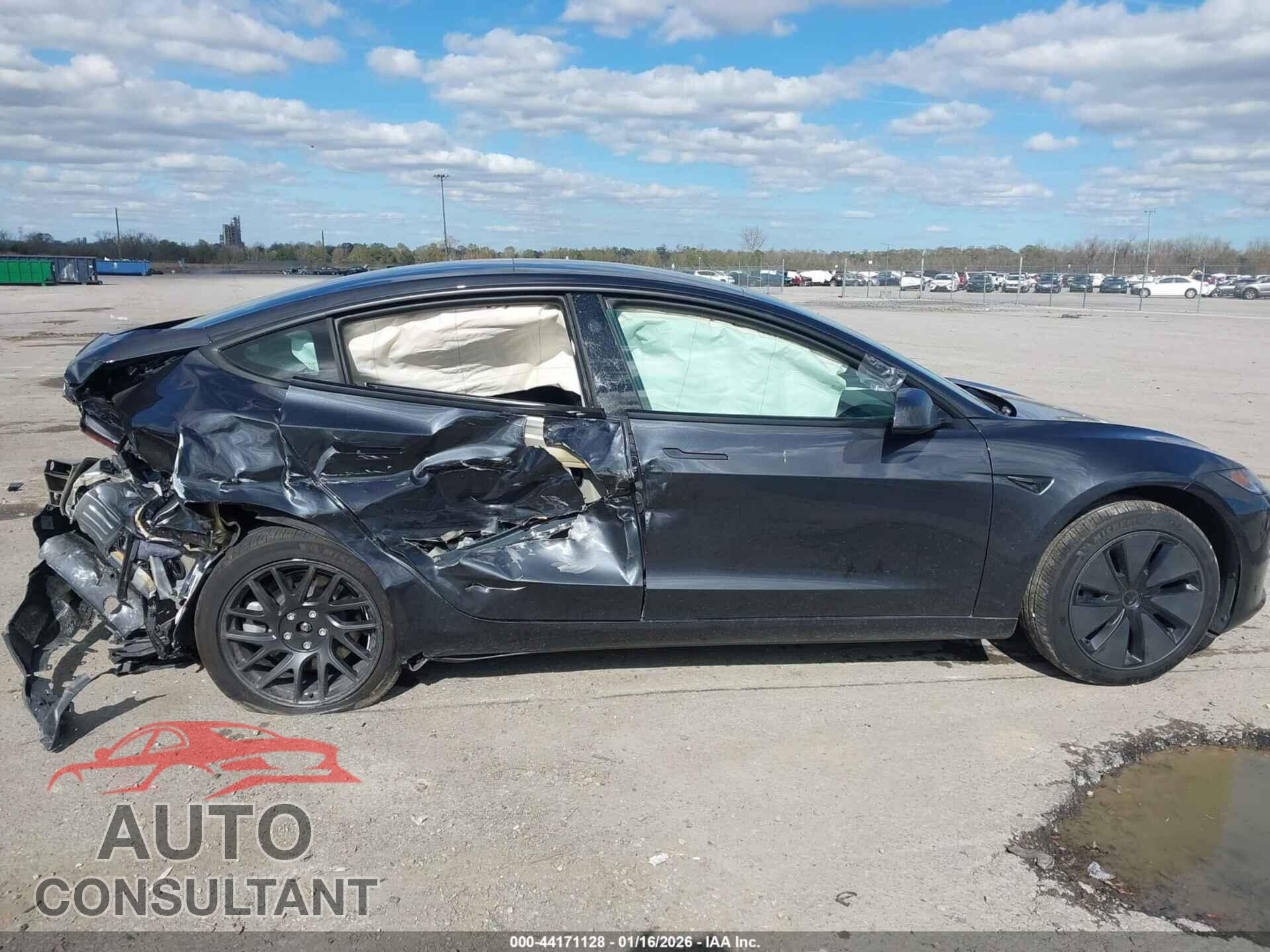TESLA MODEL 3 2025 - 5YJ3E1EA5SF071298