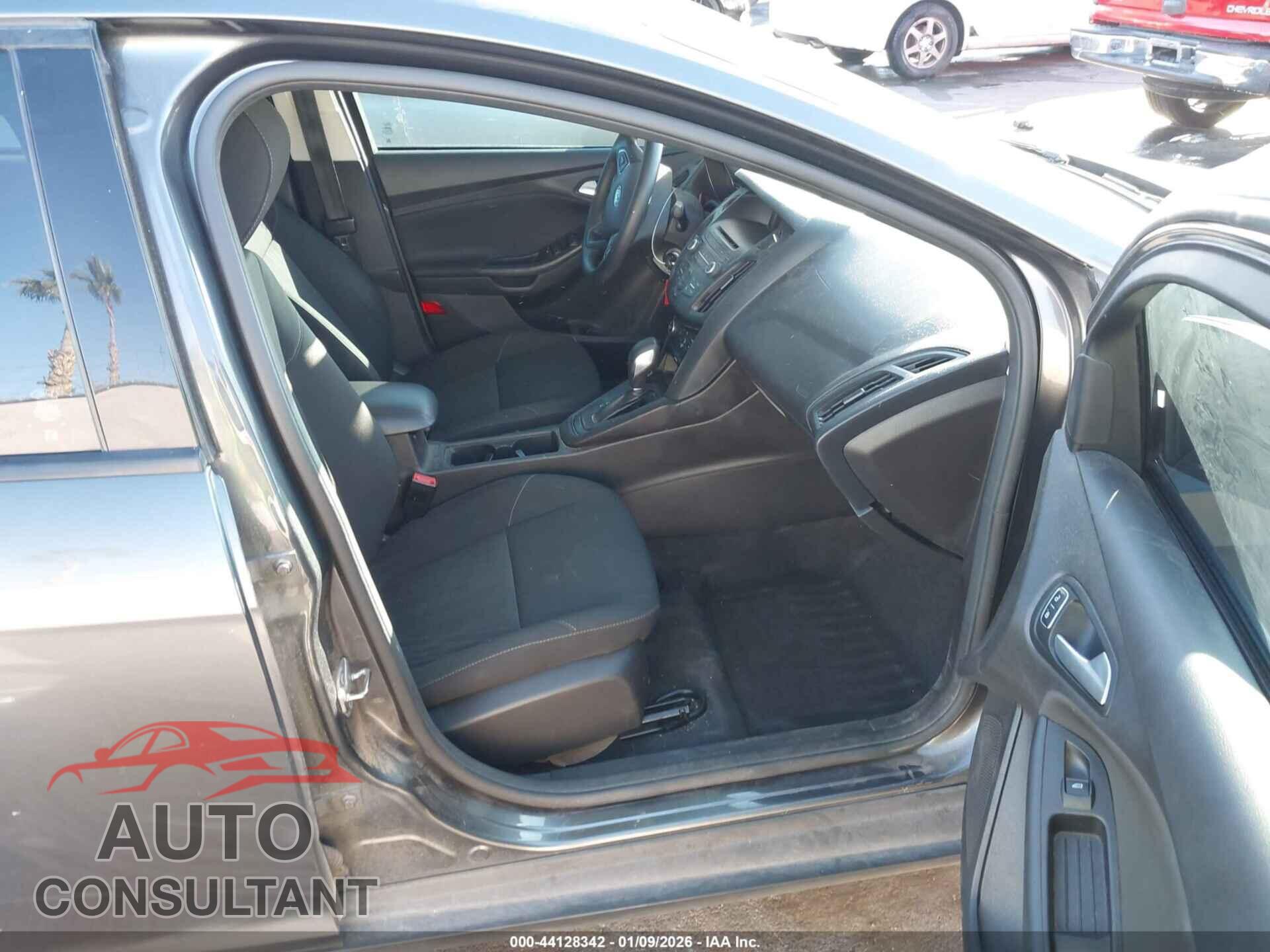 FORD FOCUS 2017 - 1FADP3F25HL299623