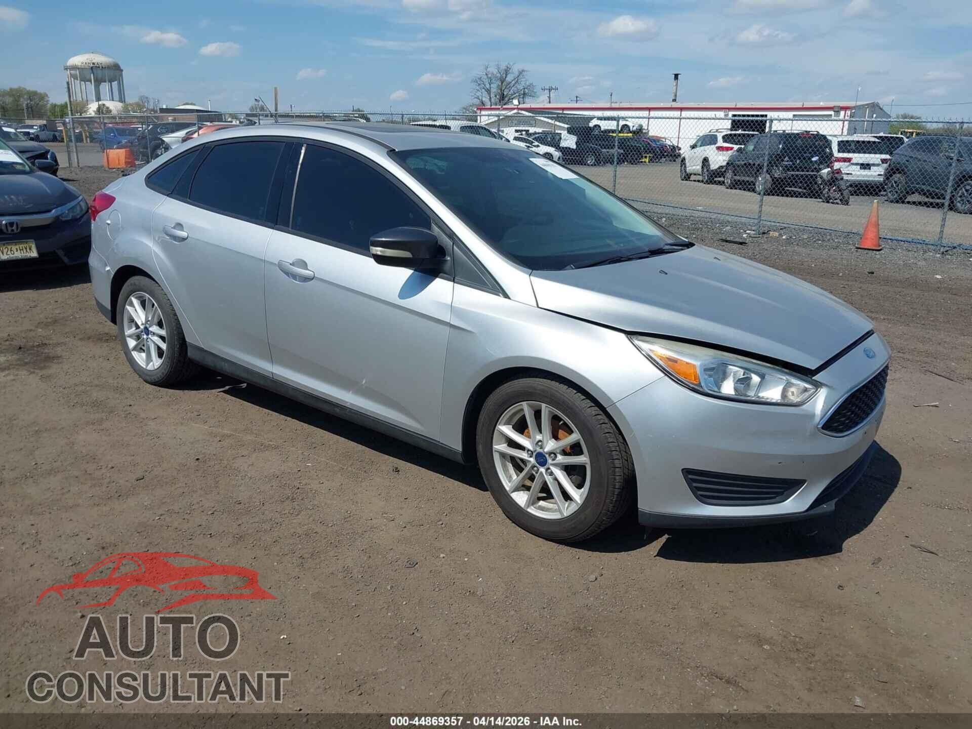 FORD FOCUS 2015 - 1FADP3F20FL282631