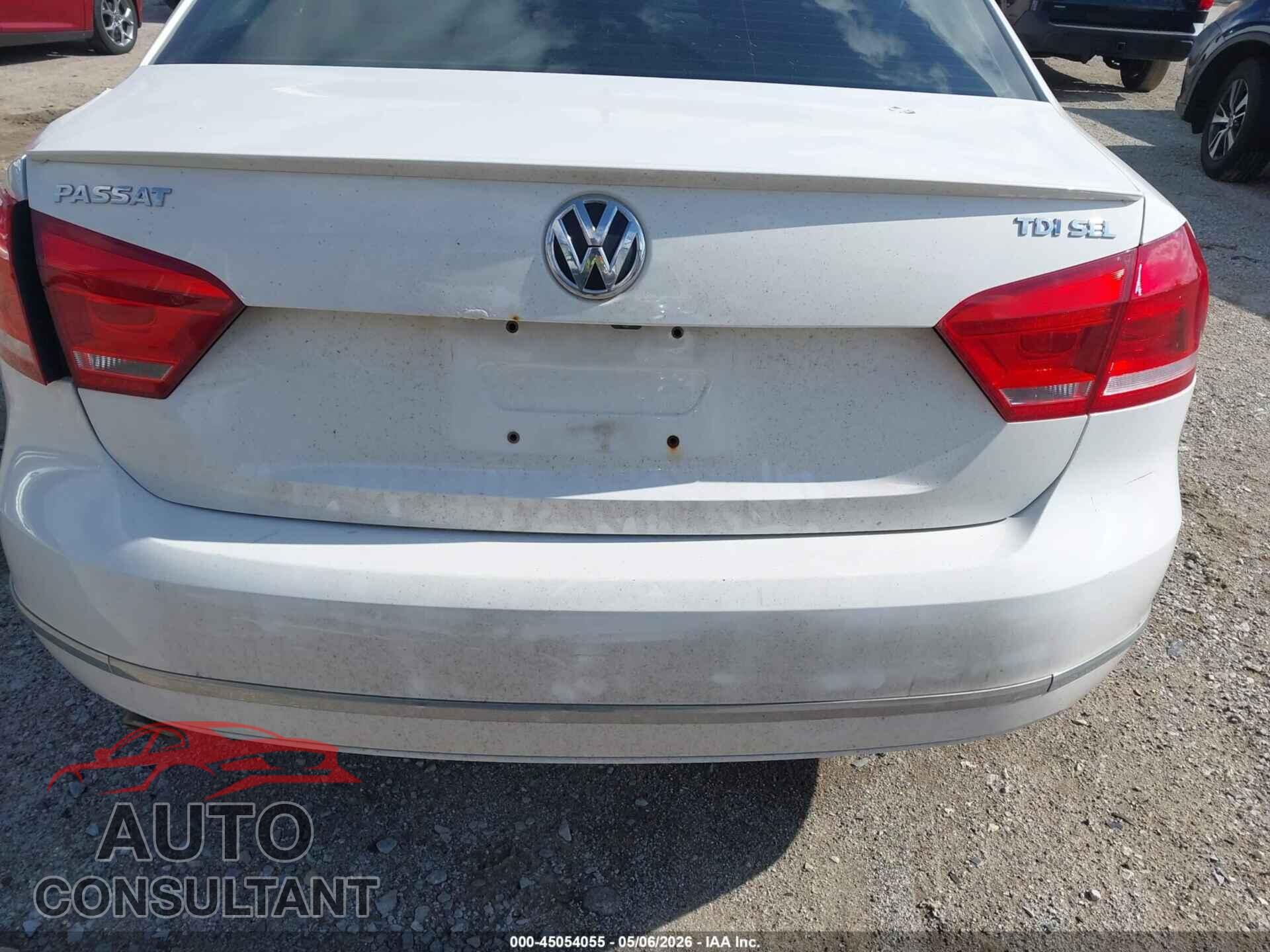 VOLKSWAGEN PASSAT 2013 - 1VWCN7A31DC108564