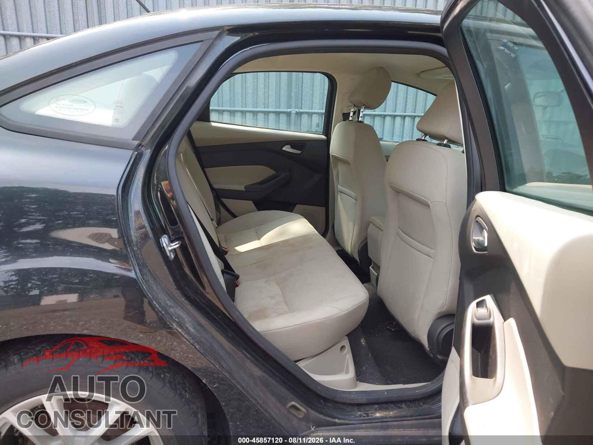 FORD FOCUS 2015 - 1FADP3F23FL366054