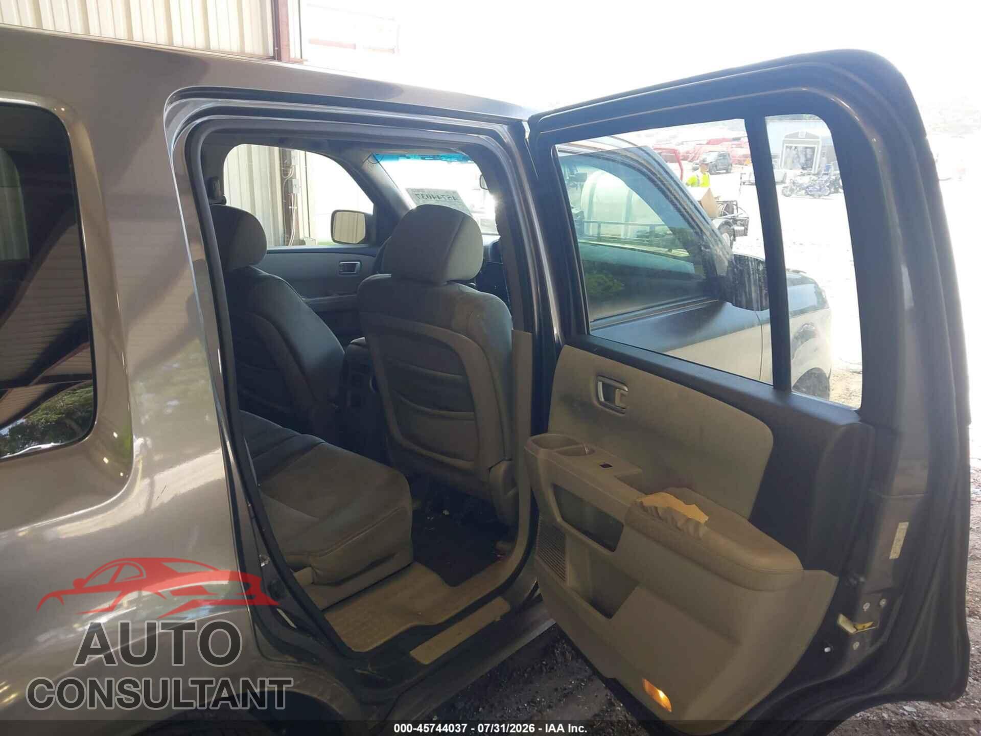 HONDA PILOT 2011 - 5FNYF3H20BB010430