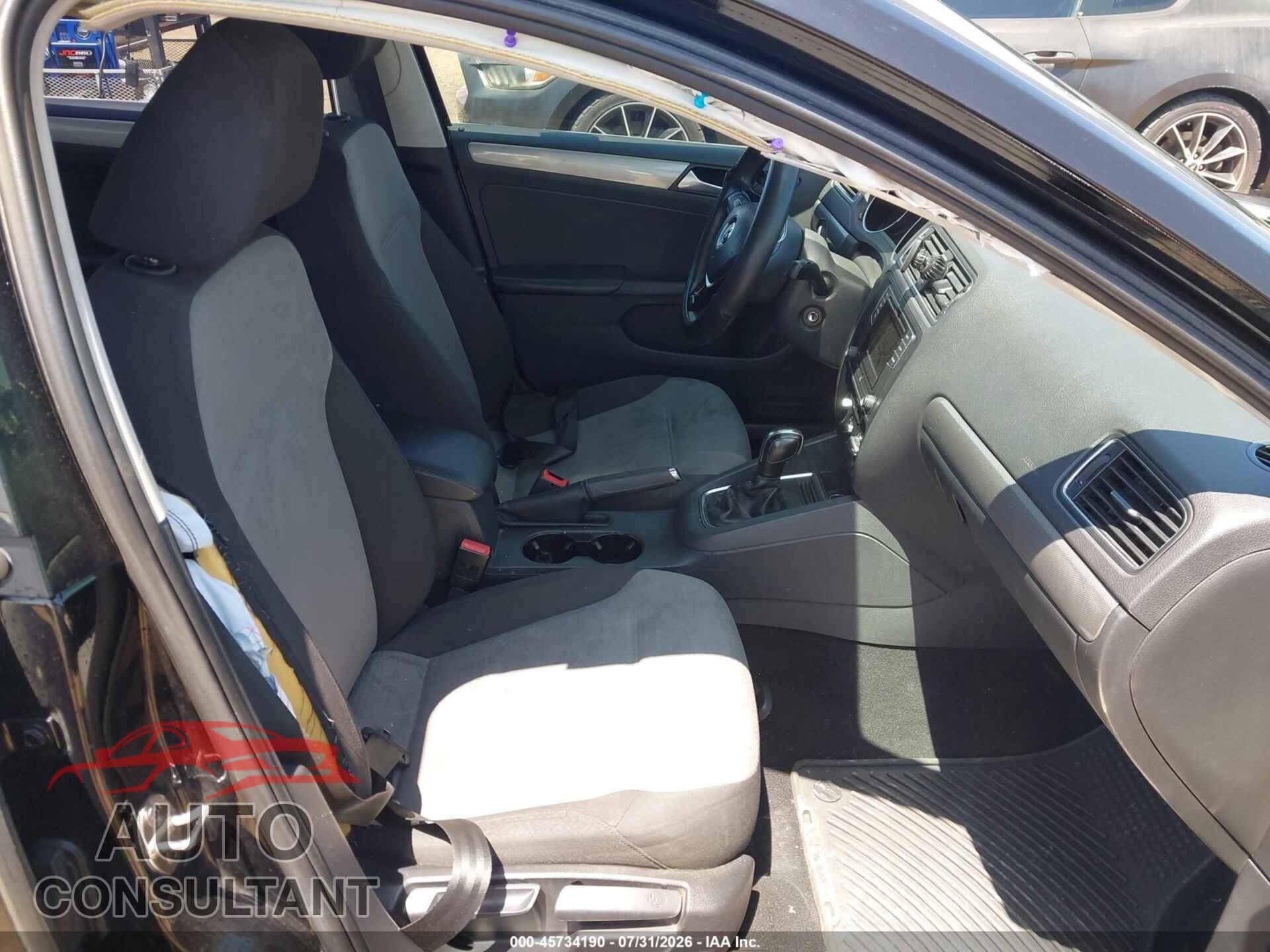 VOLKSWAGEN JETTA 2017 - 3VW2B7AJXHM399458