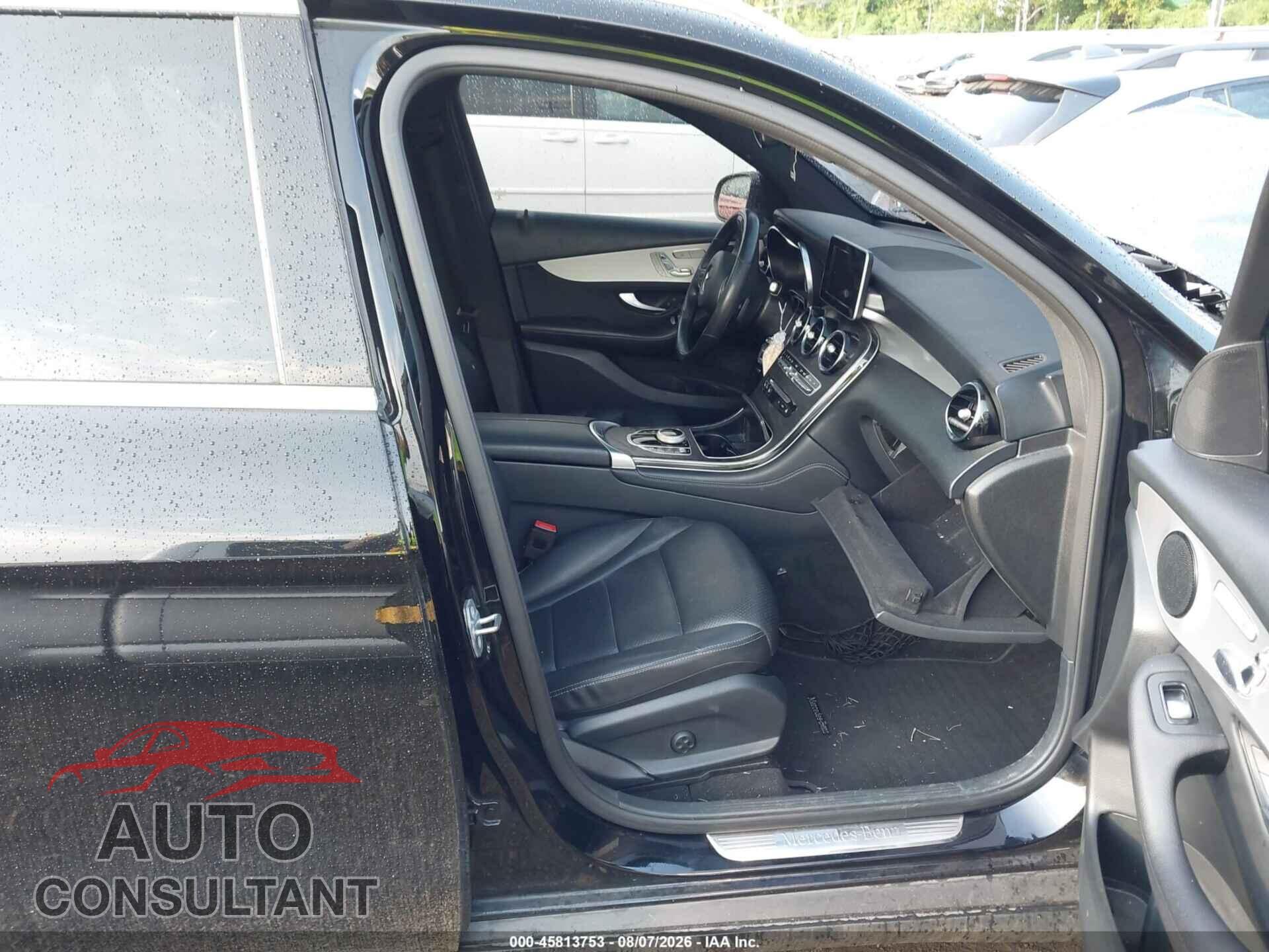 MERCEDES-BENZ GLC 300 2019 - WDC0G4KB9KV163473