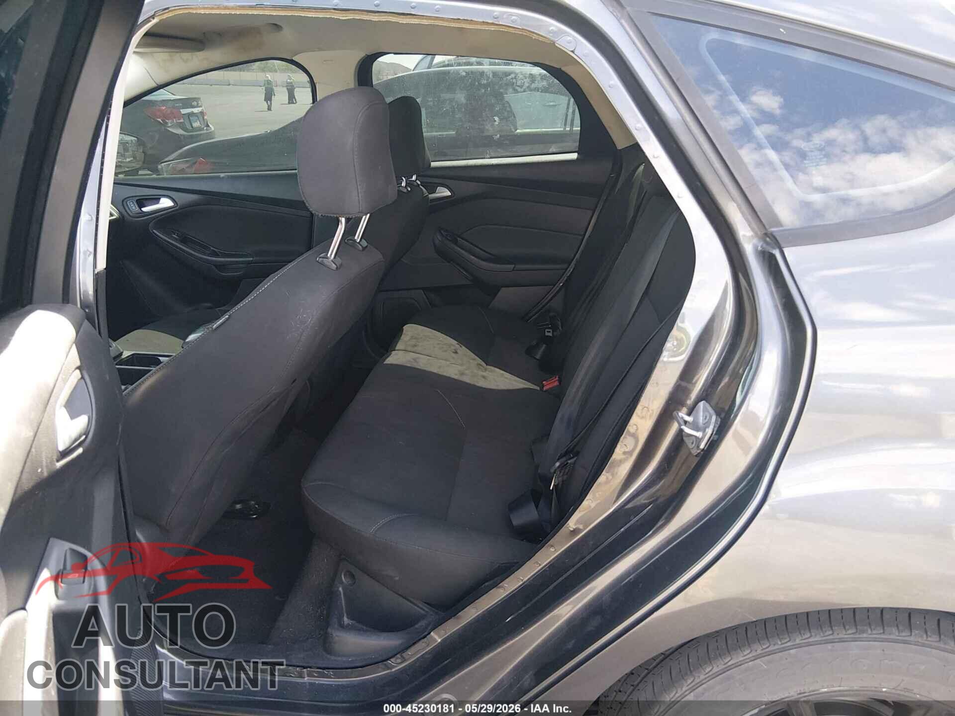 FORD FOCUS 2015 - 1FADP3K29FL295139