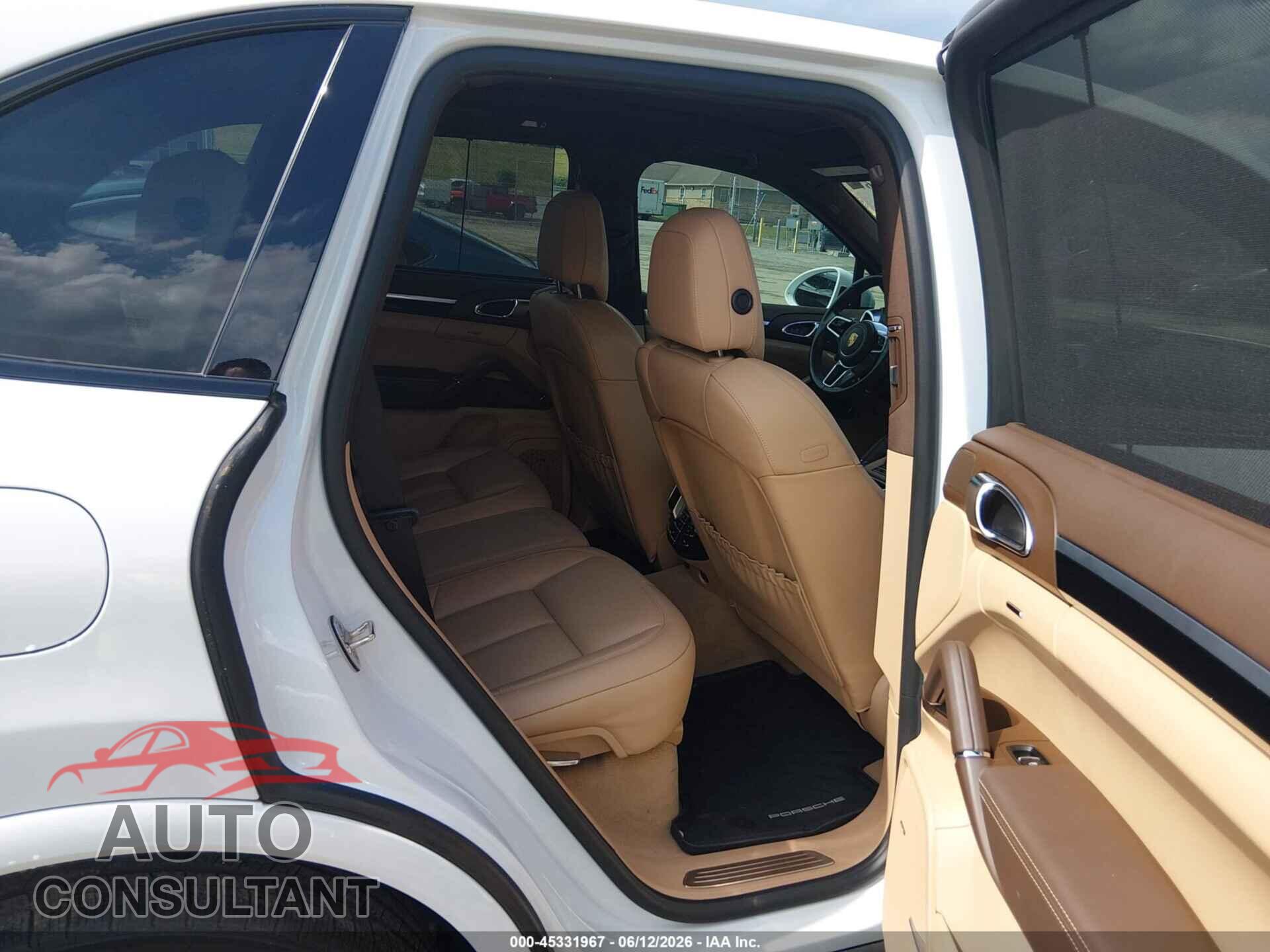 PORSCHE CAYENNE 2017 - WP1AA2A27HKA83289