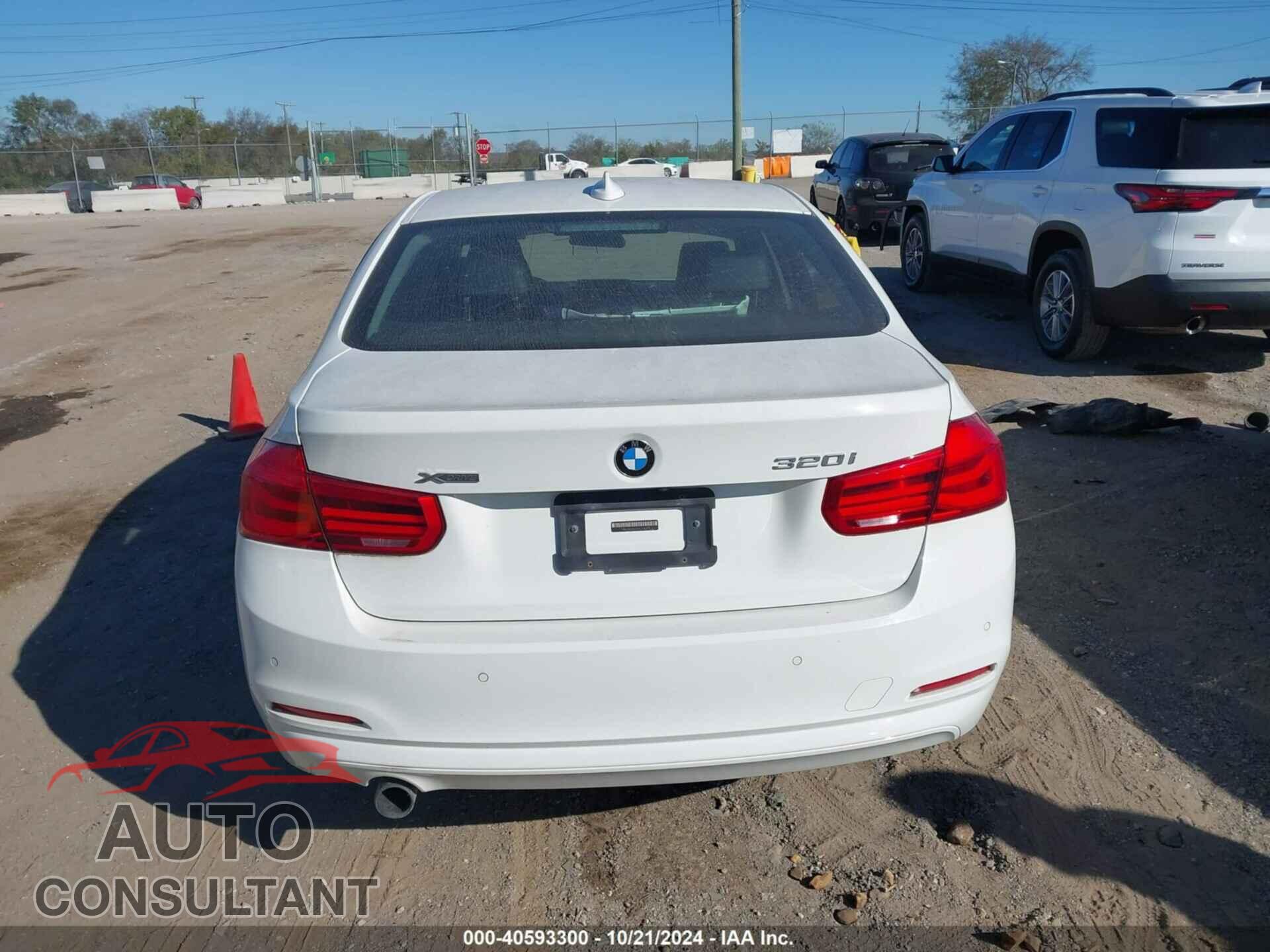 BMW 320I 2016 - WBA8E5G51GNU21867