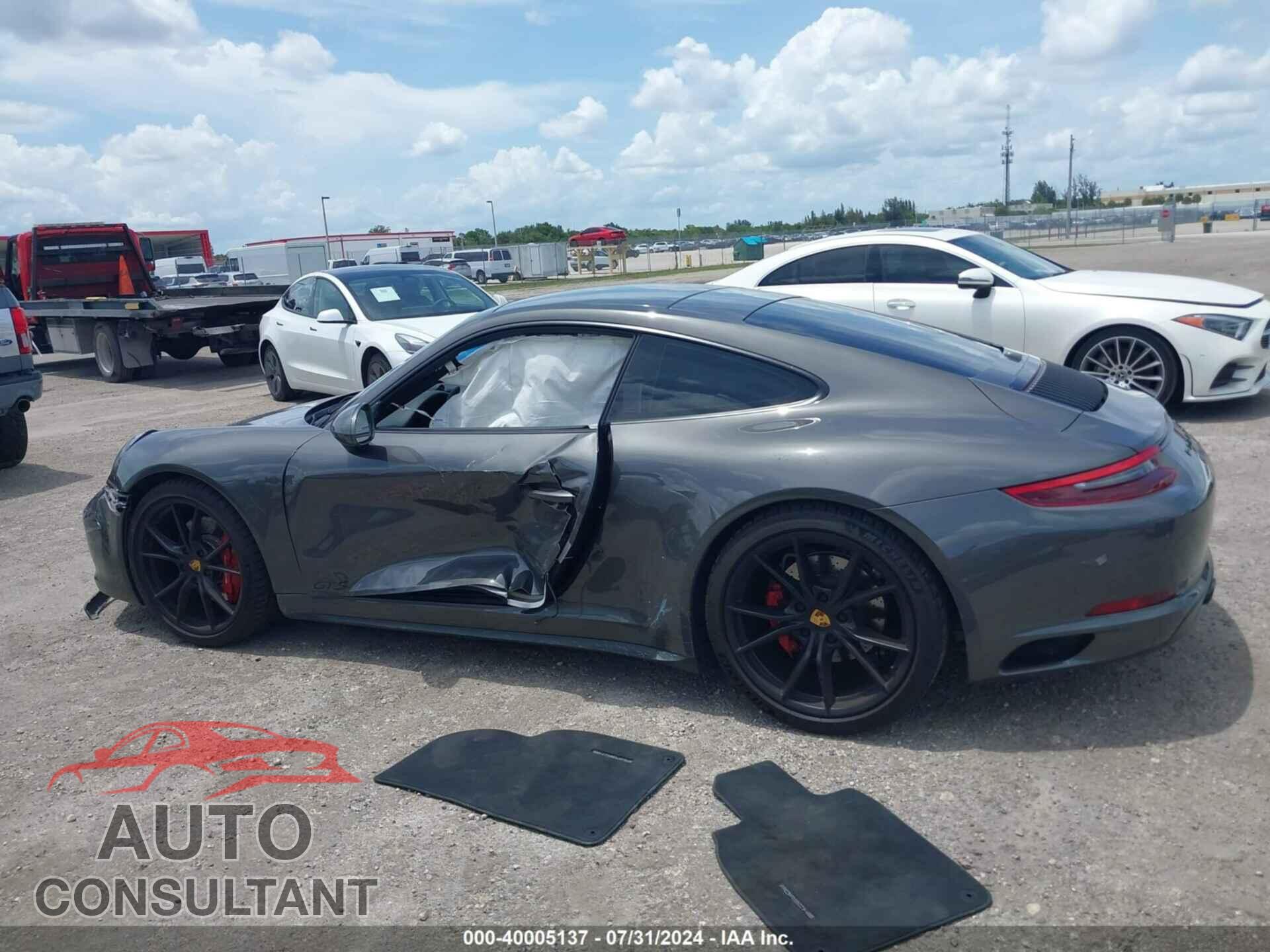 PORSCHE 911 2018 - WP0AB2A96JS122830