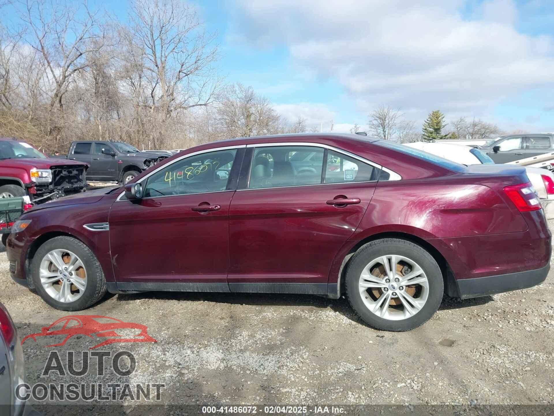 FORD TAURUS 2018 - 1FAHP2E87JG111488