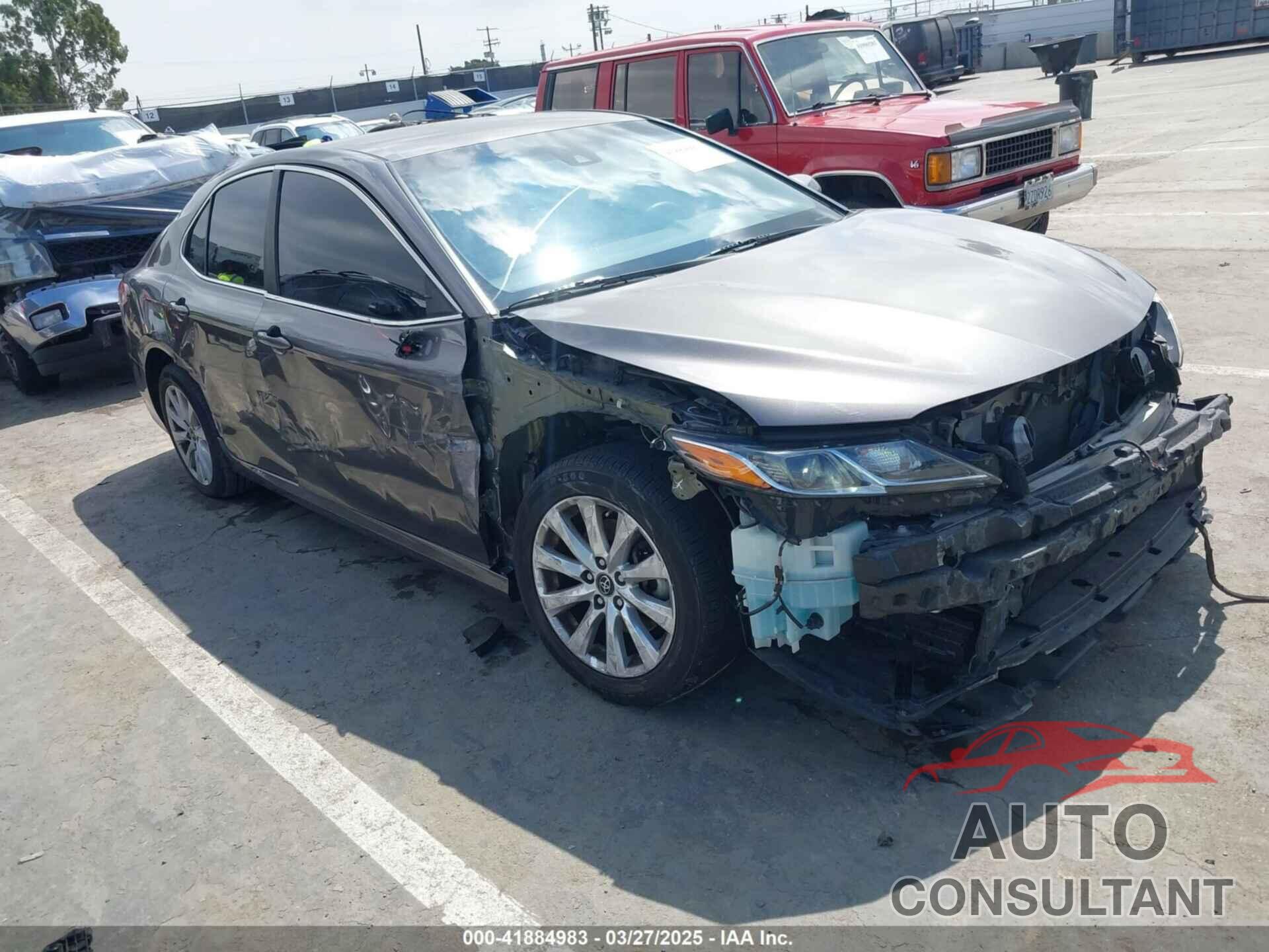TOYOTA CAMRY 2018 - 4T1B11HK1JU554302
