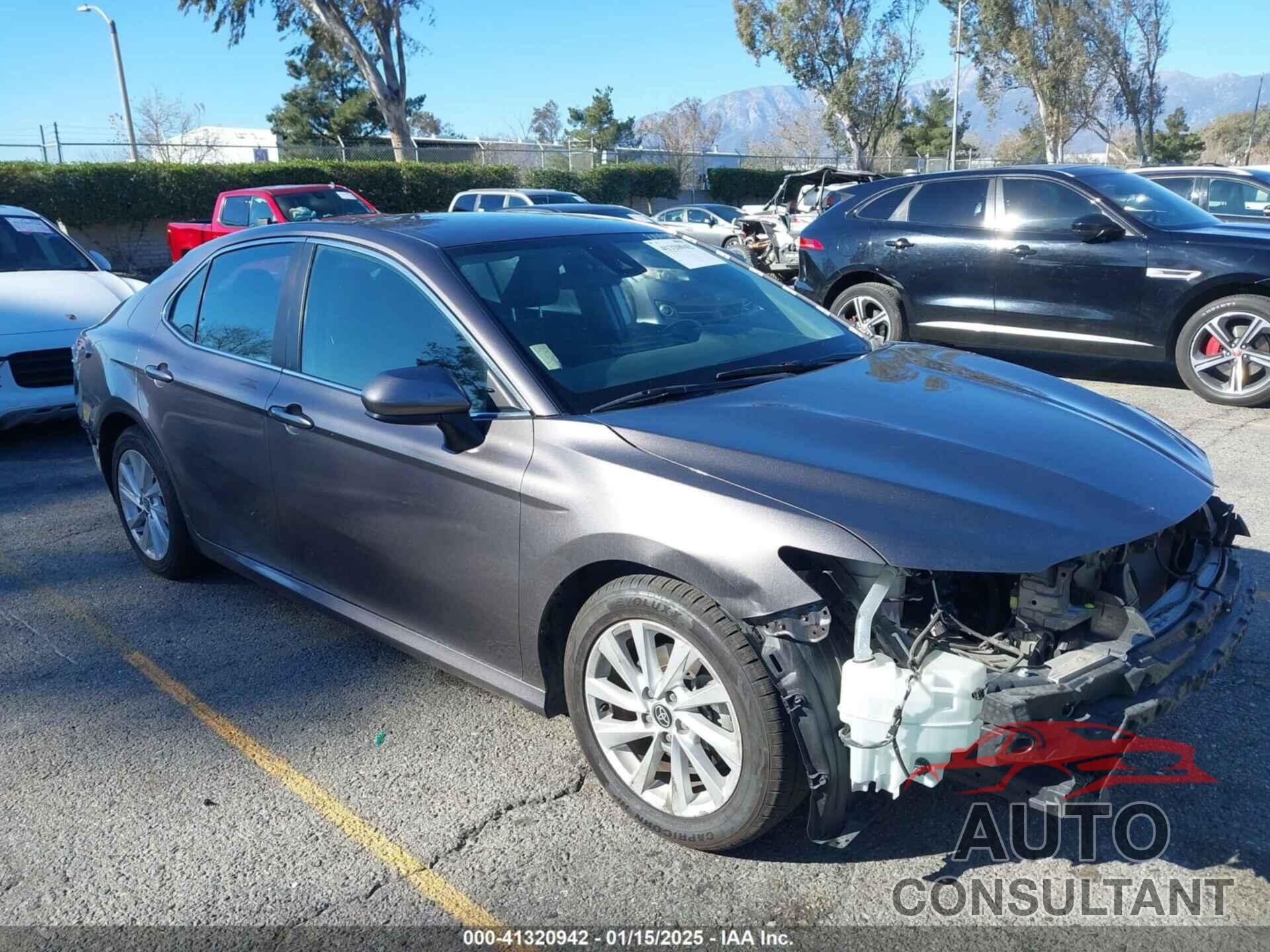TOYOTA CAMRY 2022 - 4T1C11AK2NU656924