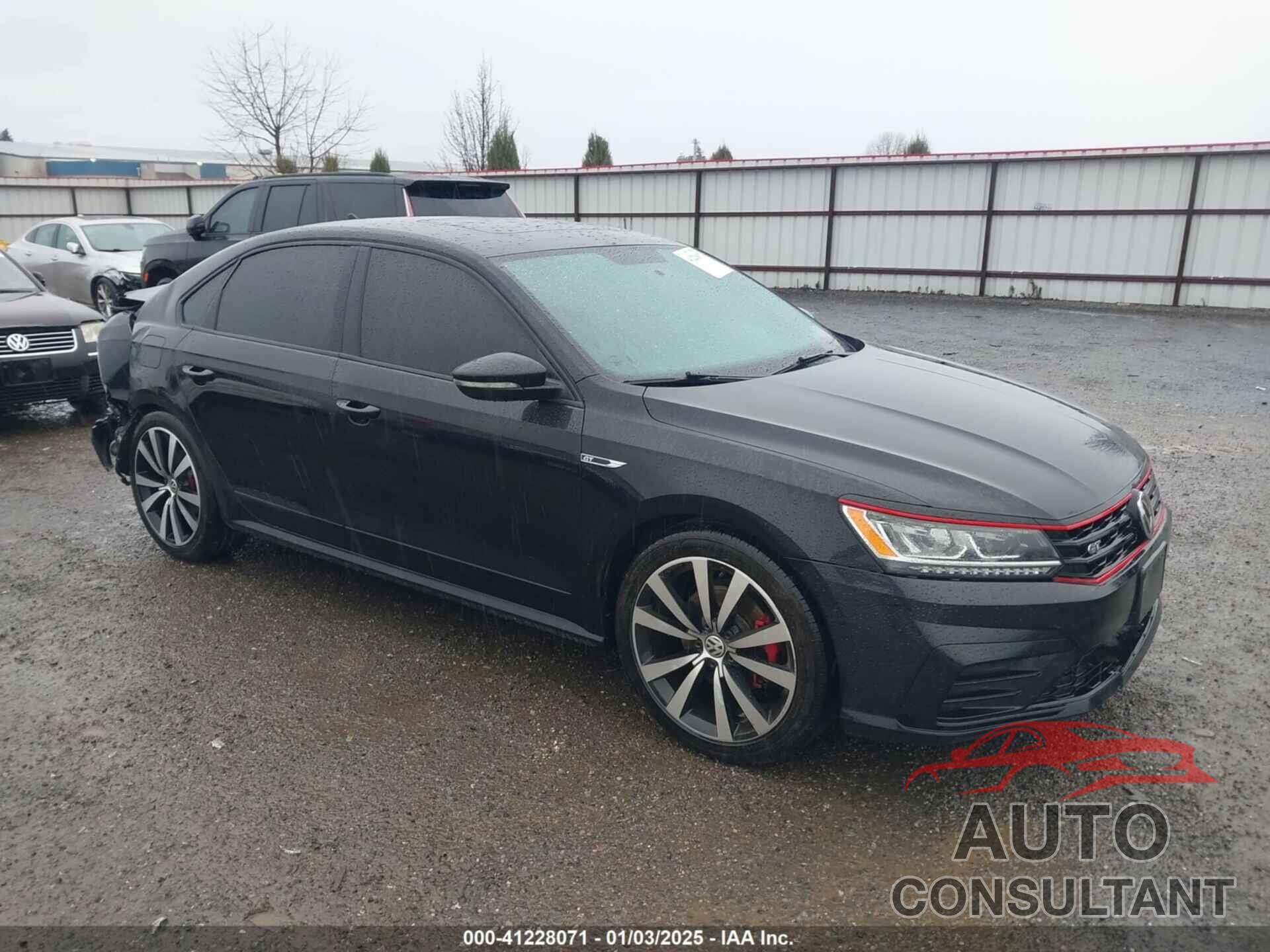 VOLKSWAGEN PASSAT 2018 - 1VWJM7A36JC032345