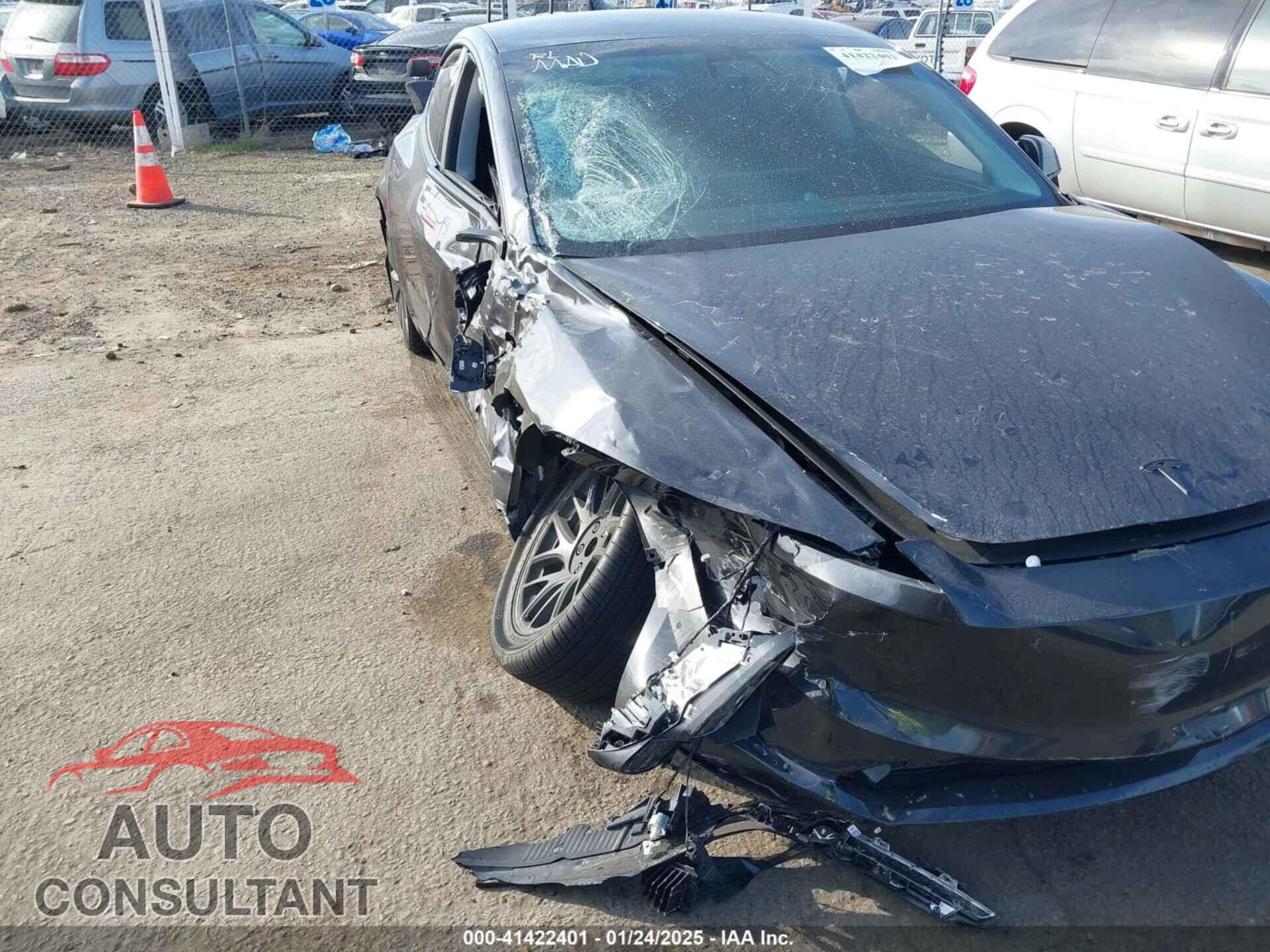 TESLA MODEL 3 2024 - 5YJ3E1EA9RF828939
