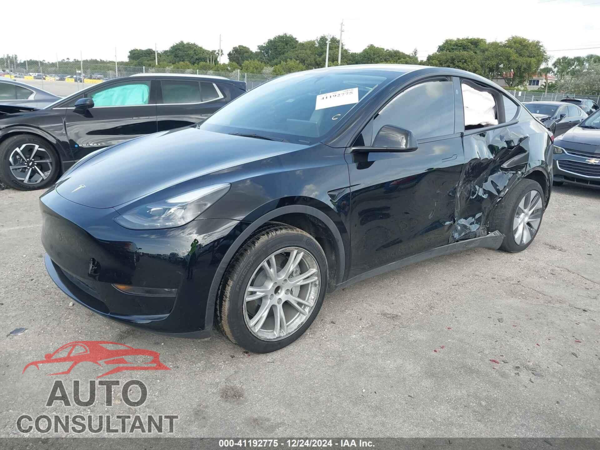 TESLA MODEL Y 2024 - 7SAYGDED1RF042230