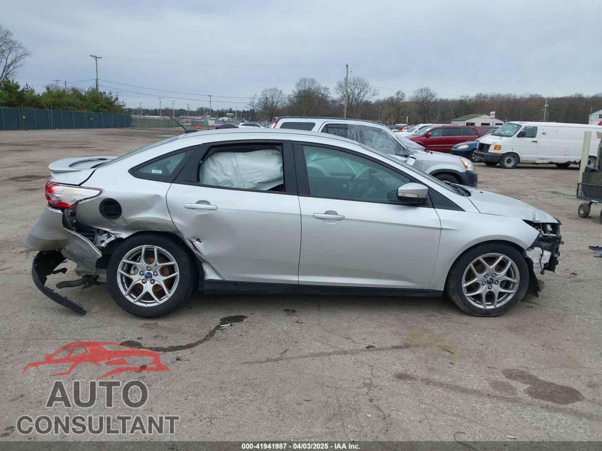 FORD FOCUS 2015 - 1FADP3F24FL347206