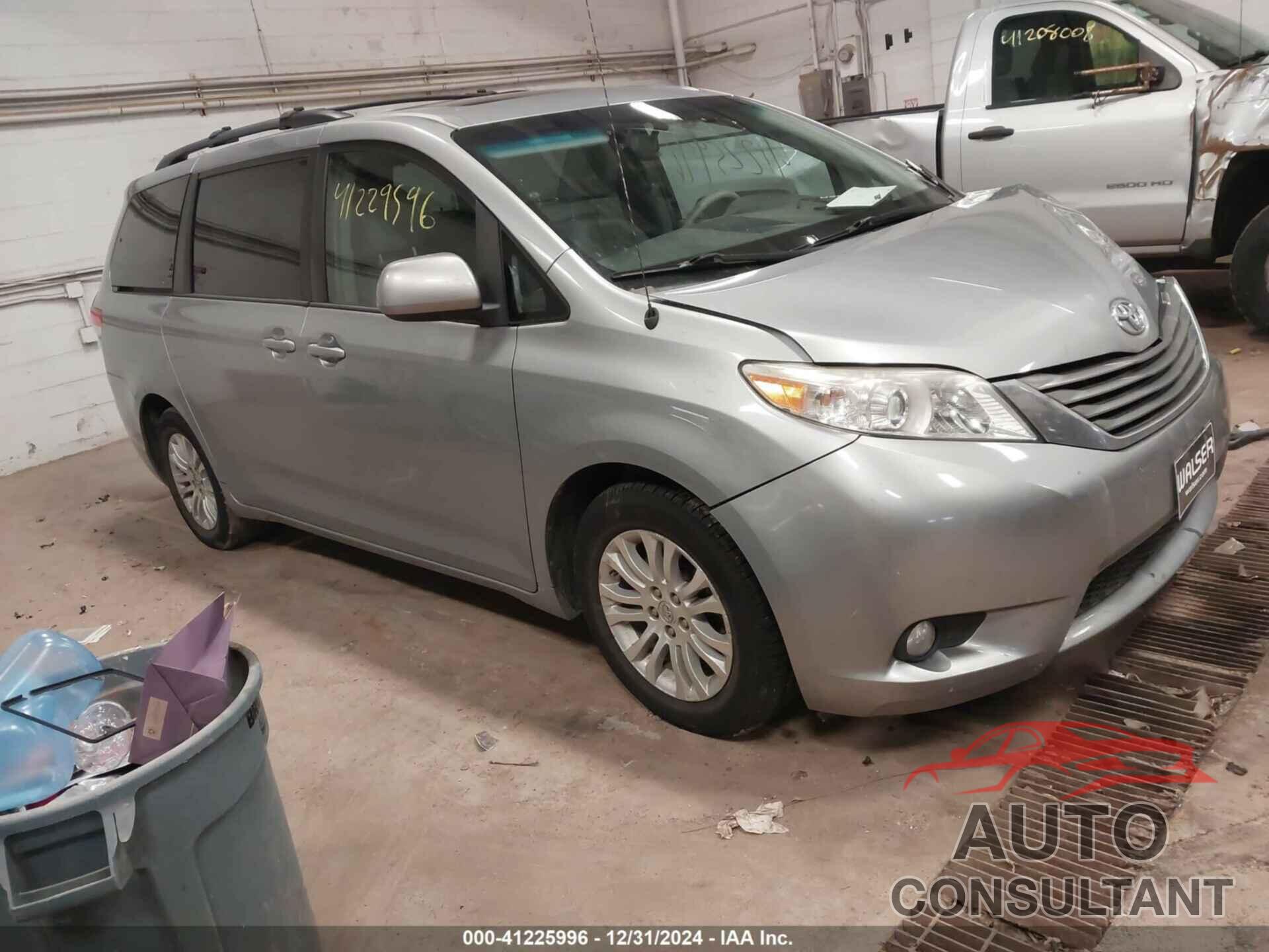 TOYOTA SIENNA 2013 - 5TDYK3DC0DS377112