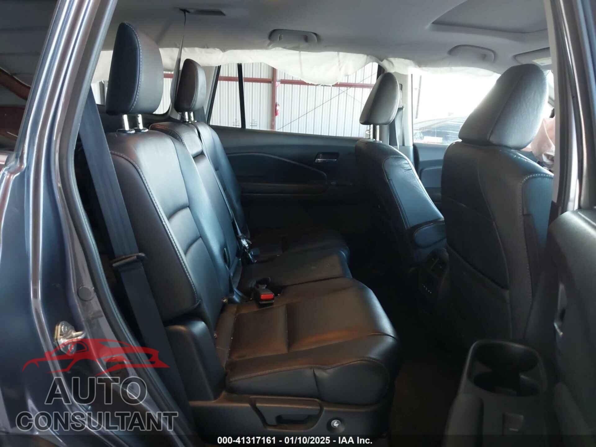 HONDA PILOT 2017 - 5FNYF5H57HB045352