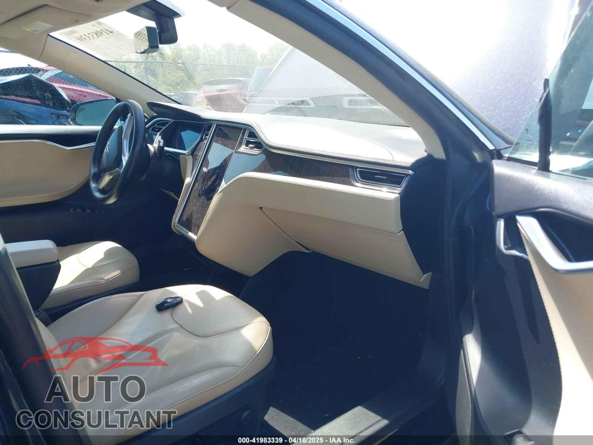 TESLA MODEL S 2013 - 5YJSA1CN5DFP20579