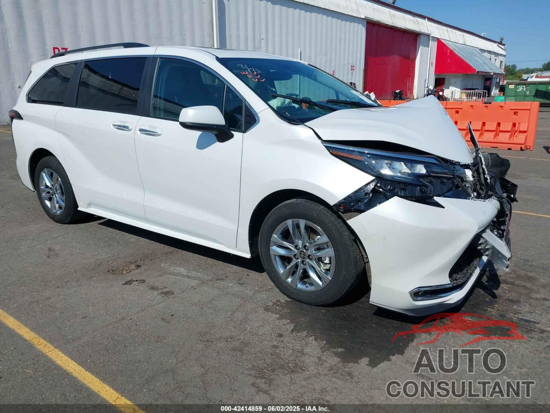 TOYOTA SIENNA 2023 - 5TDJRKECXPS152836
