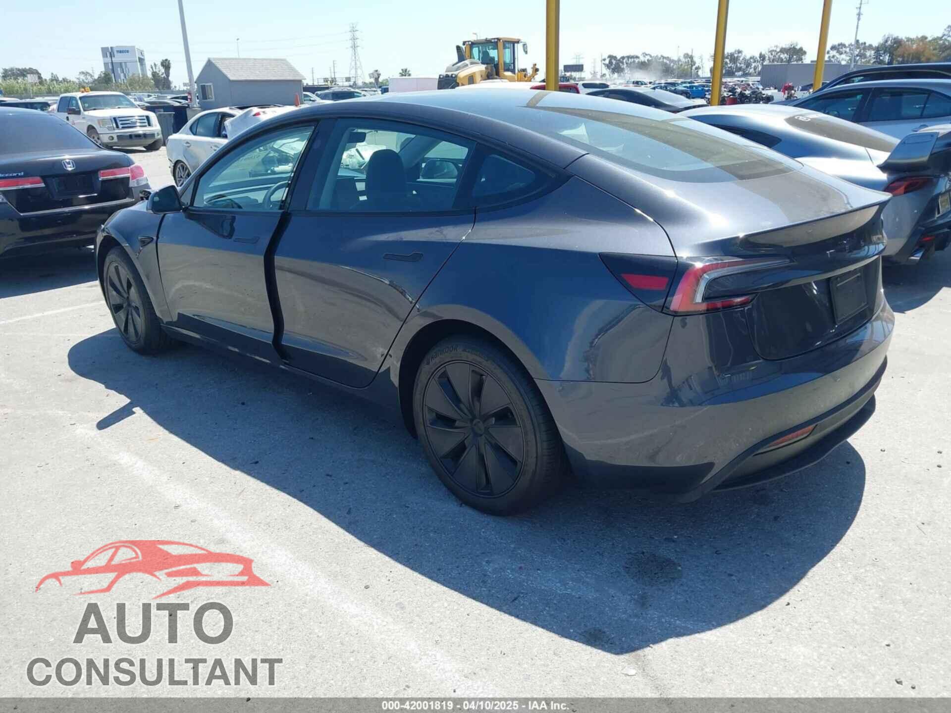 TESLA MODEL 3 2024 - 5YJ3E1EA2RF726012