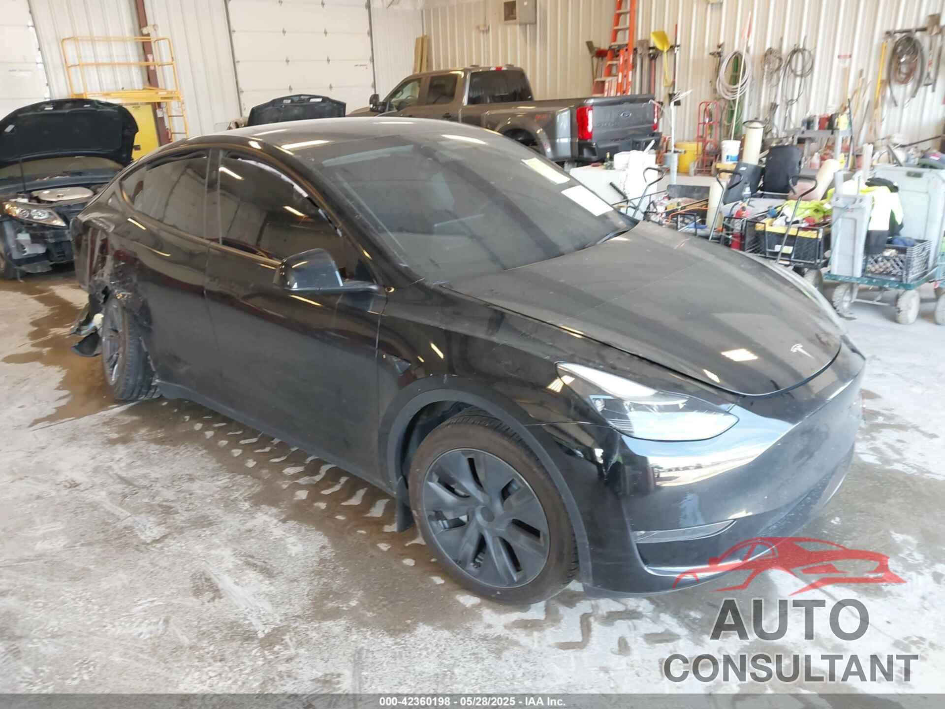 TESLA MODEL Y 2024 - 7SAYGDEE9RA302640