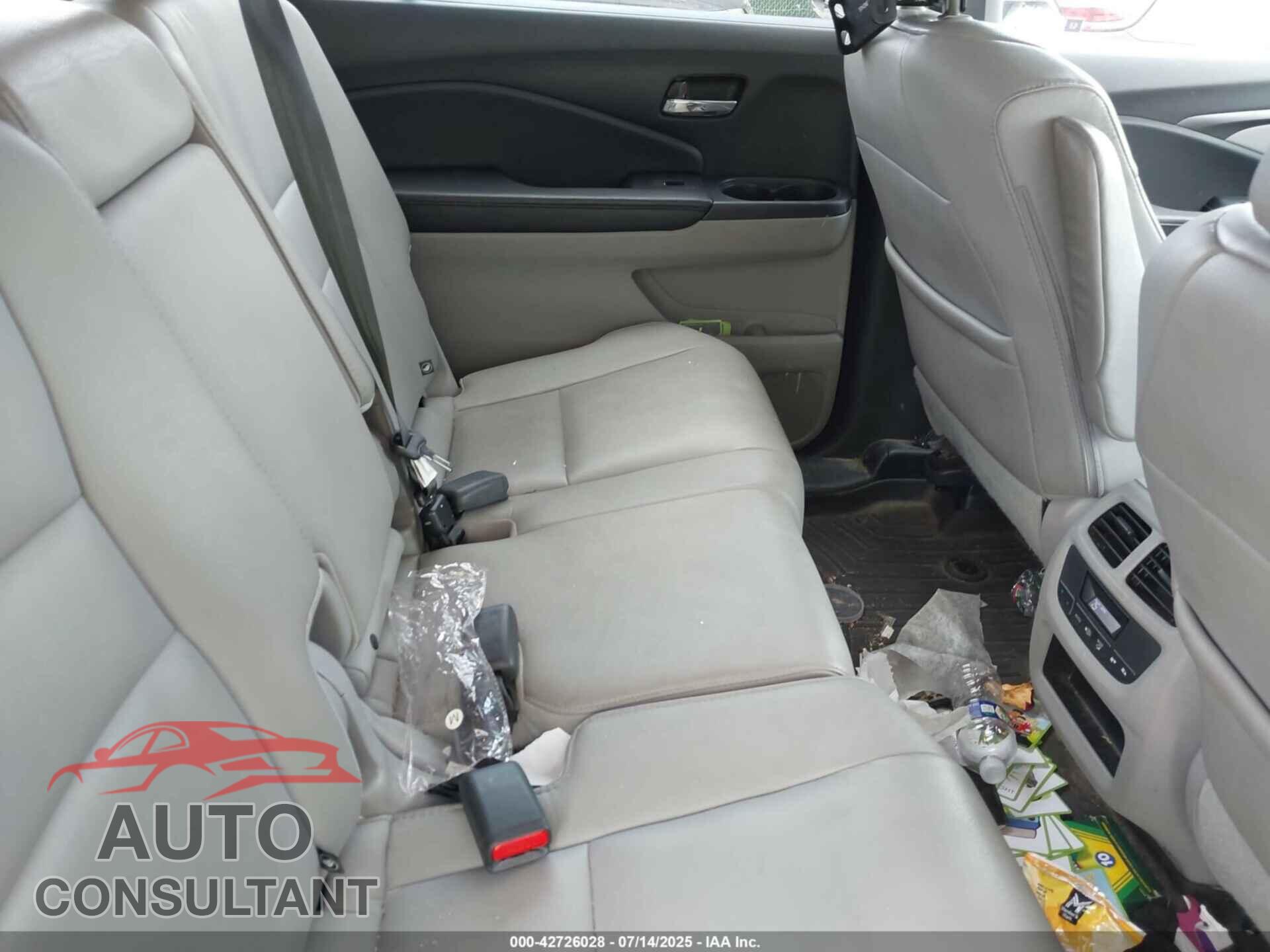 HONDA PILOT 2017 - 5FNYF6H79HB028575