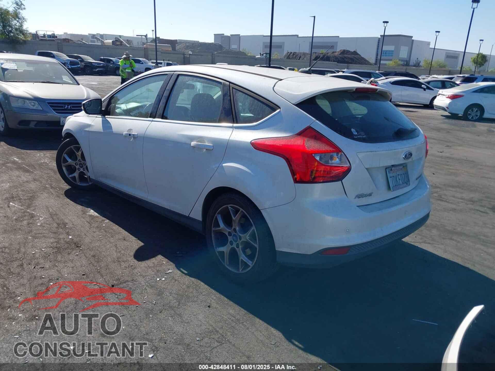 FORD FOCUS 2014 - 1FADP3N25EL118372