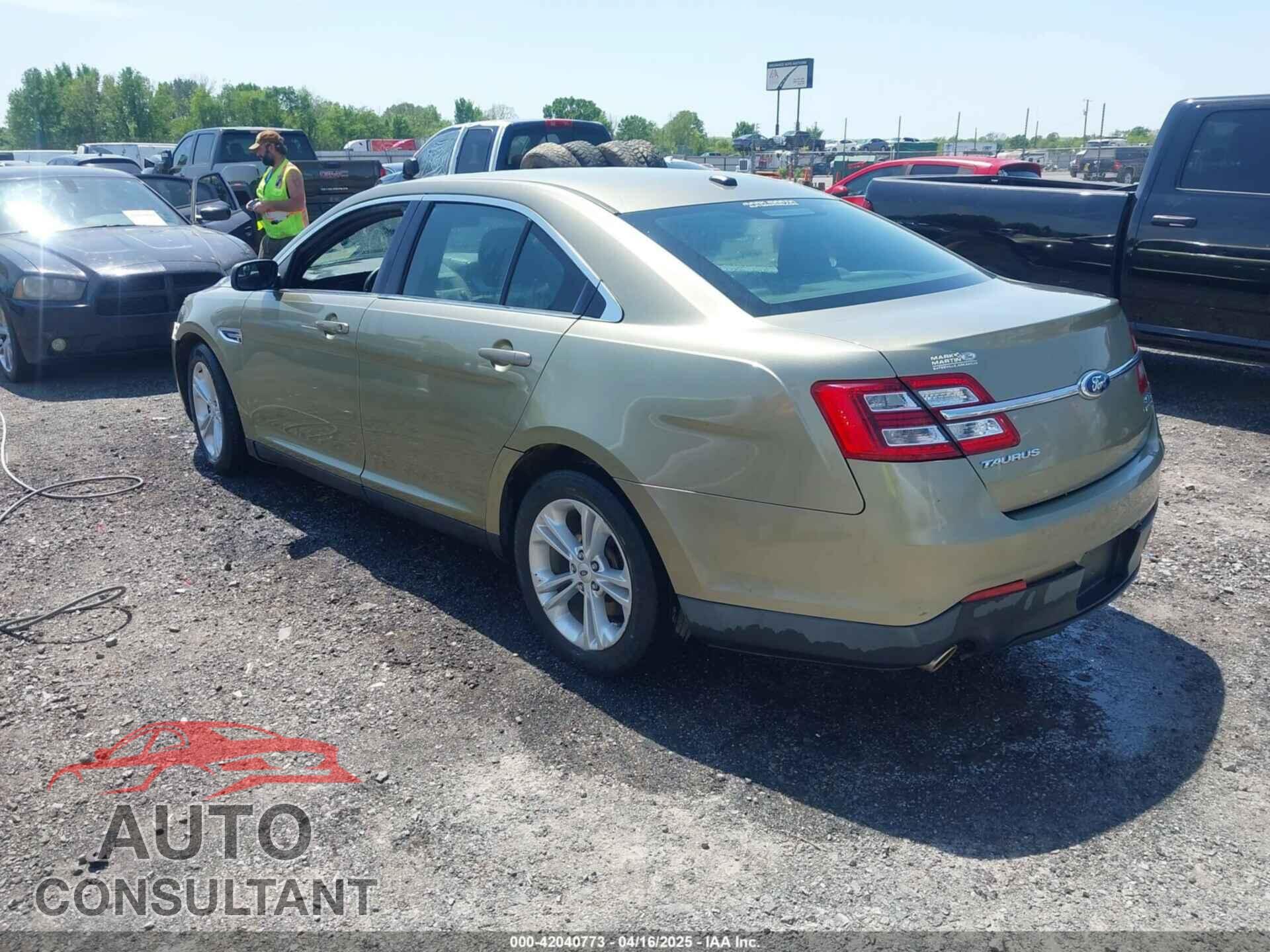 FORD TAURUS 2013 - 1FAHP2E88DG105557